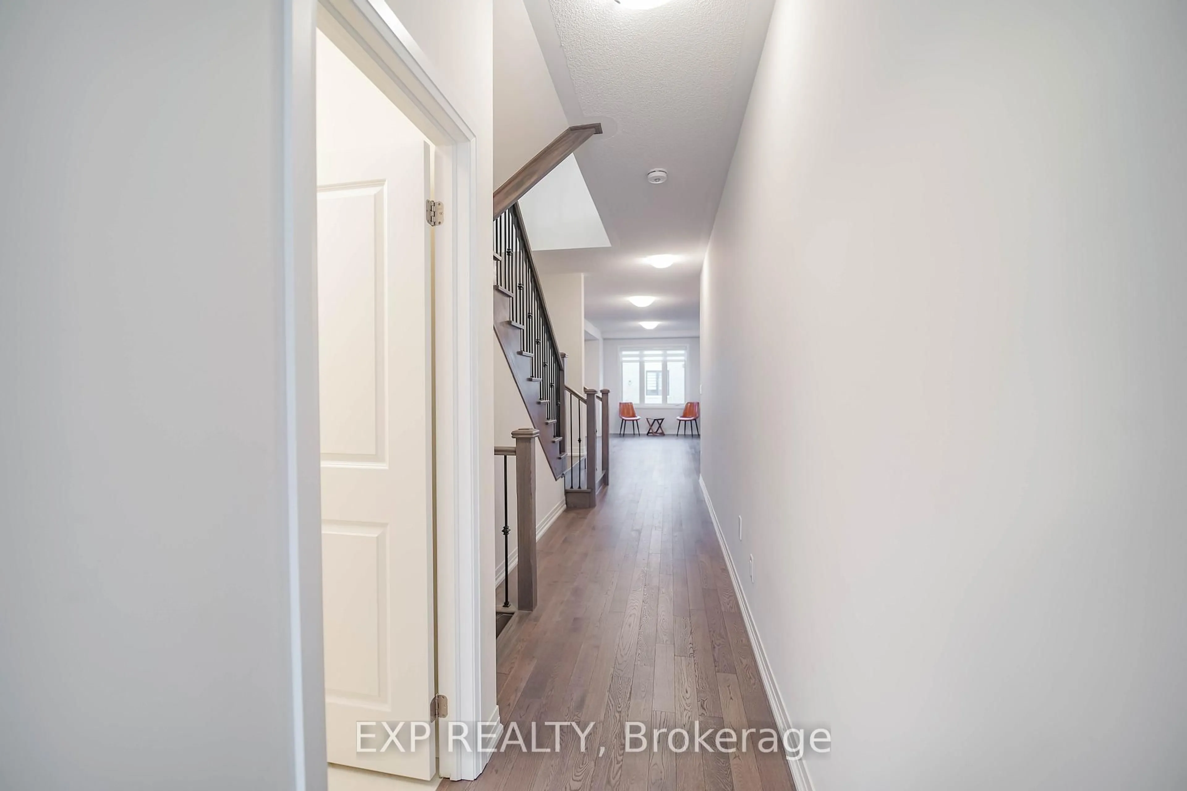 Indoor entryway for 1033 Pisces Tr, Pickering Ontario L1X 0P7