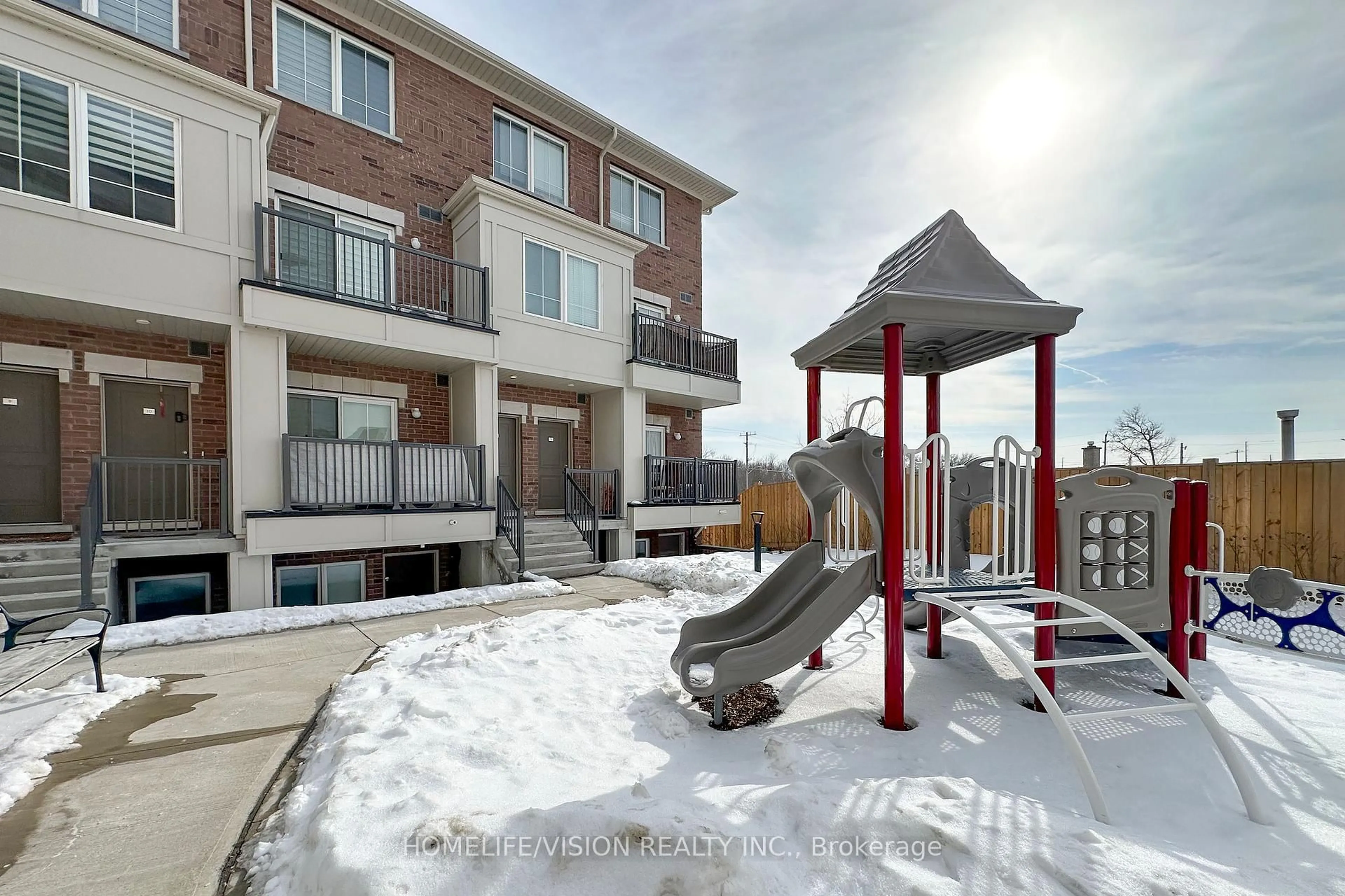Patio, unknown for 490 Beresford Path #12, Oshawa Ontario L1H 0B2