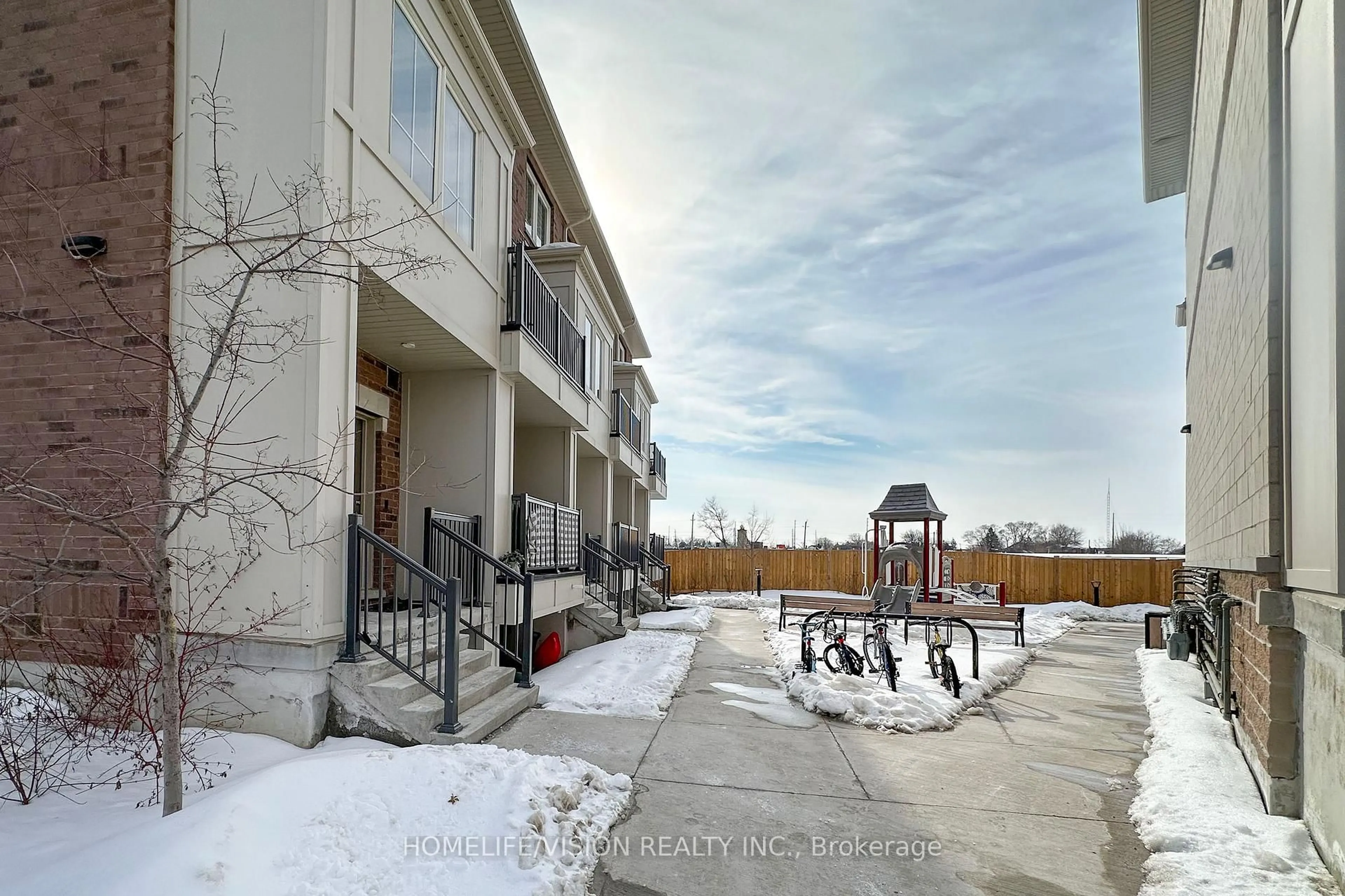 Patio, mountain view for 490 Beresford Path #12, Oshawa Ontario L1H 0B2