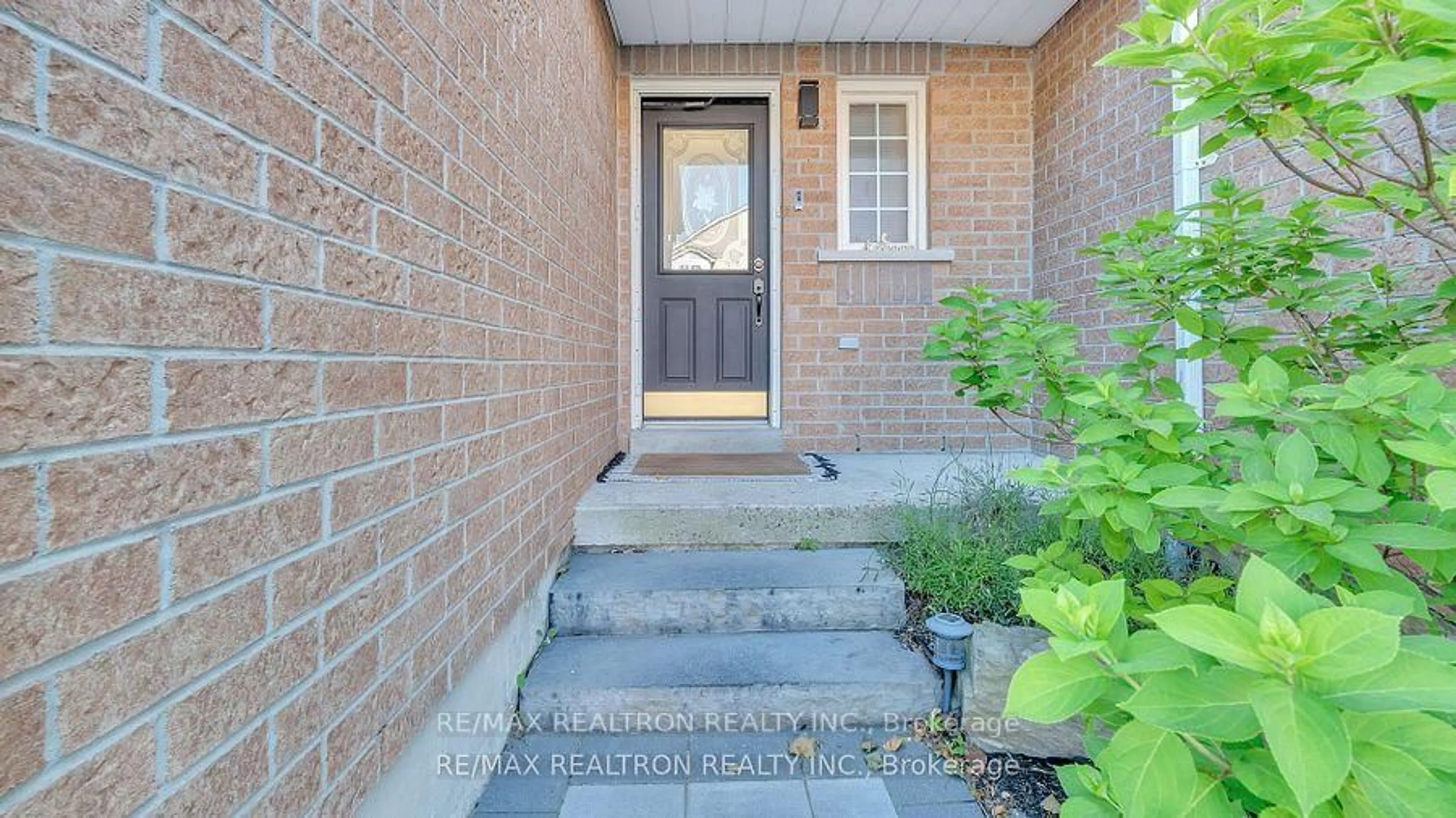 Indoor entryway for 22 Macintyre Lane, Ajax Ontario L1T 3X3