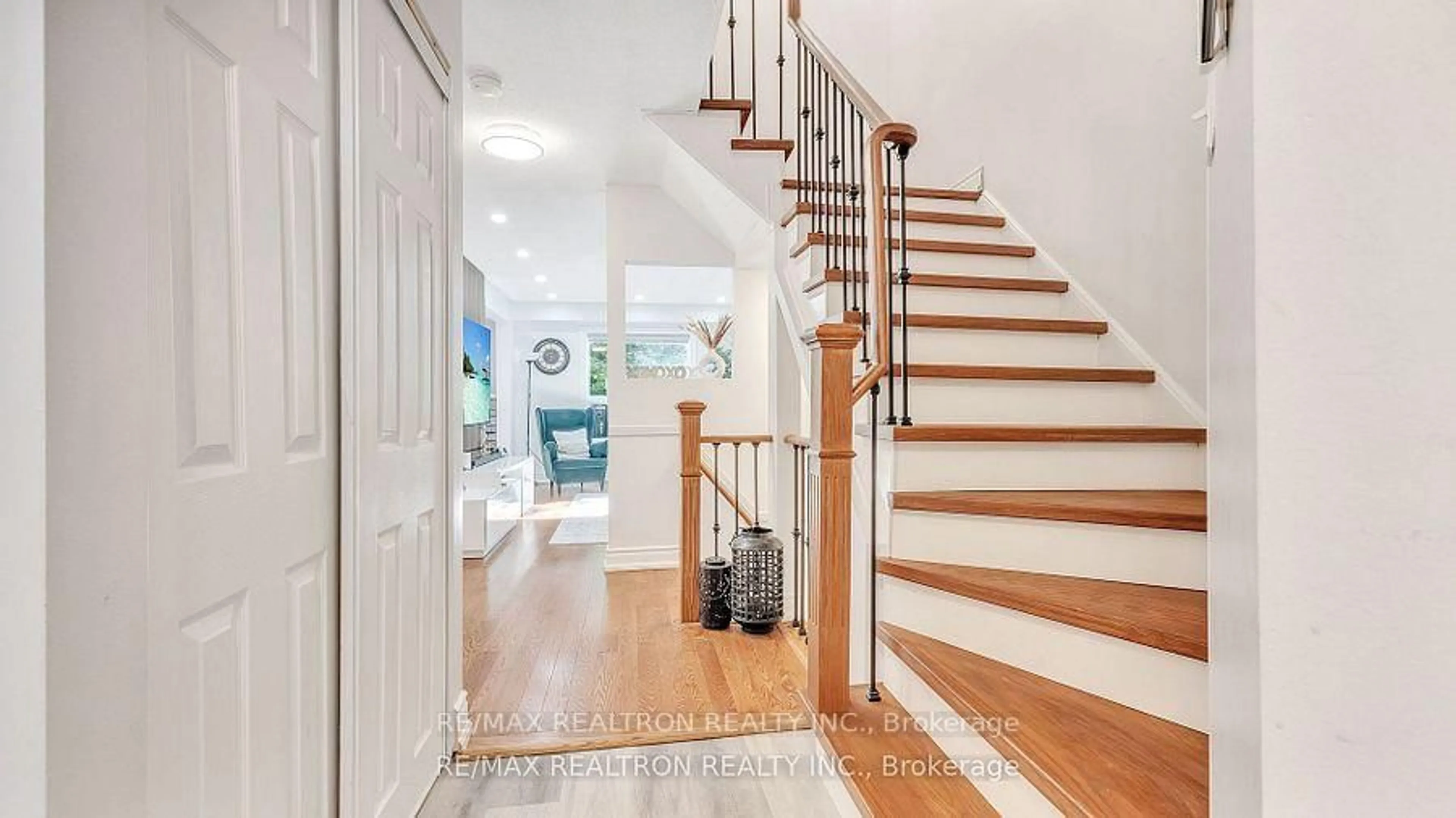 Indoor entryway for 22 Macintyre Lane, Ajax Ontario L1T 3X3