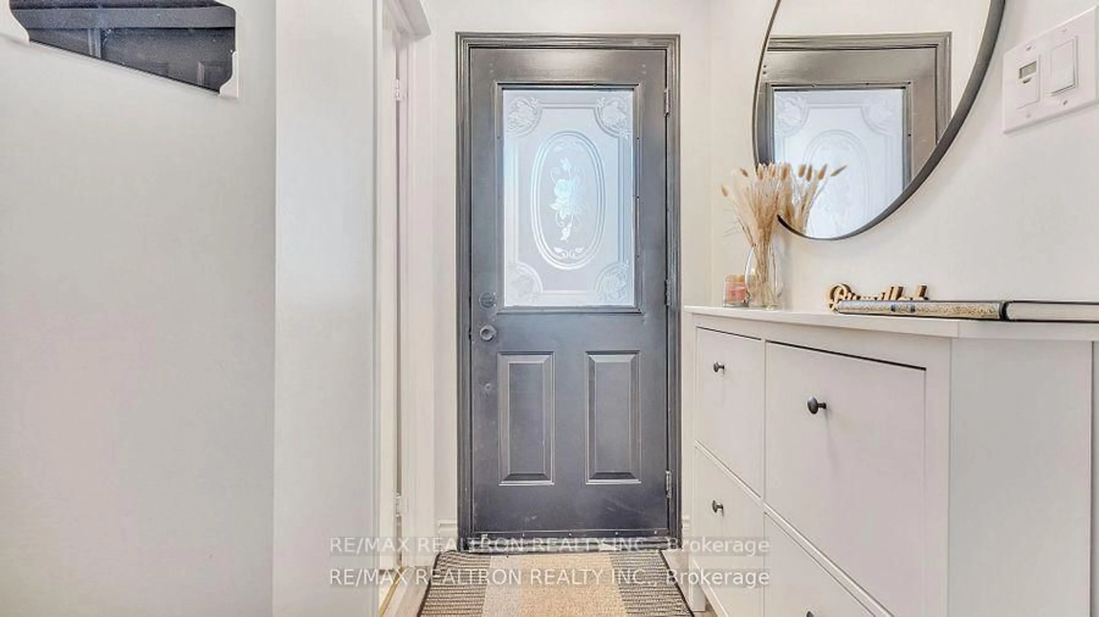 Indoor entryway for 22 Macintyre Lane, Ajax Ontario L1T 3X3