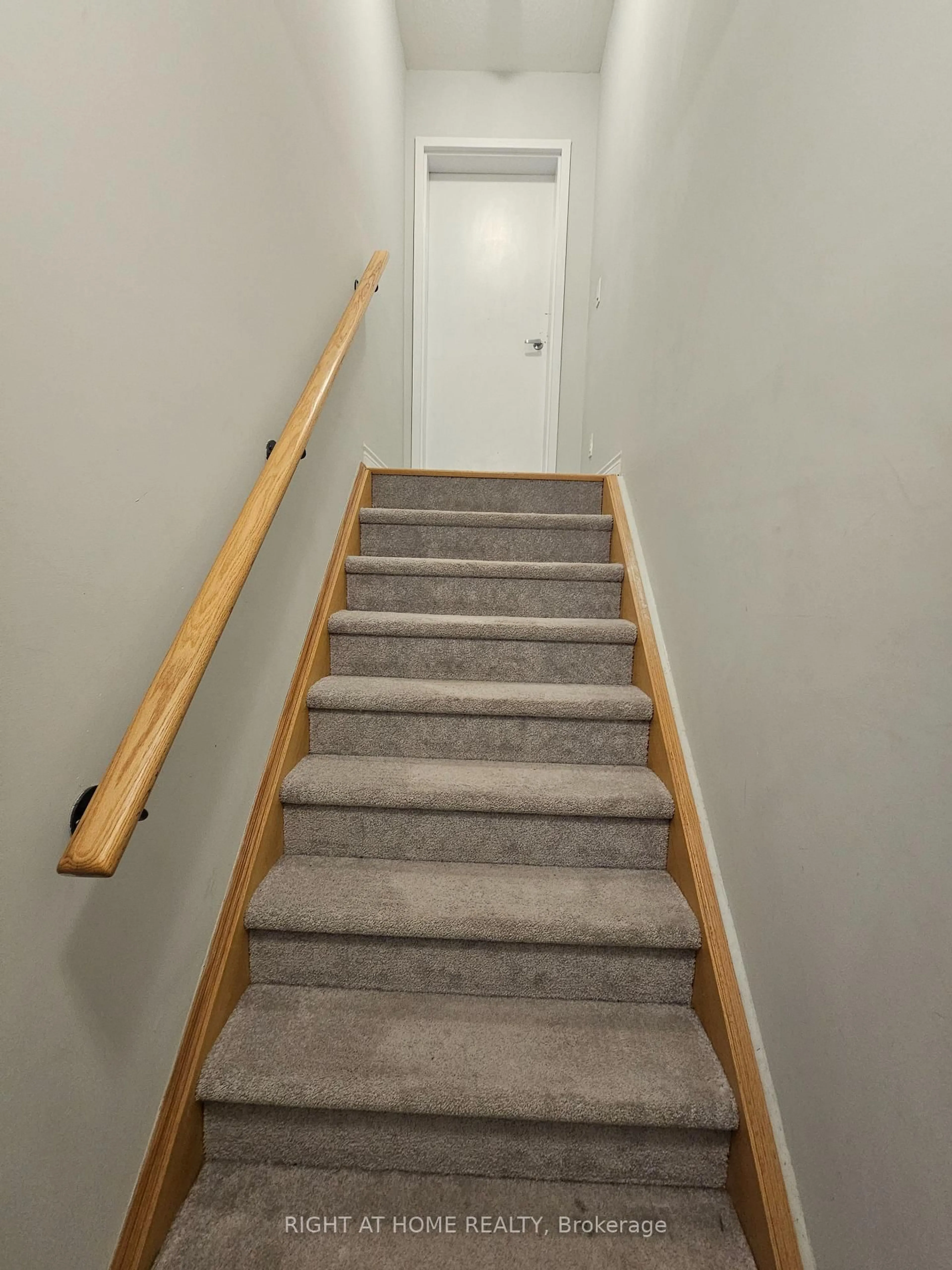Stairs for 2500 HILL RISE Crt #75, Oshawa Ontario L1L 0M6