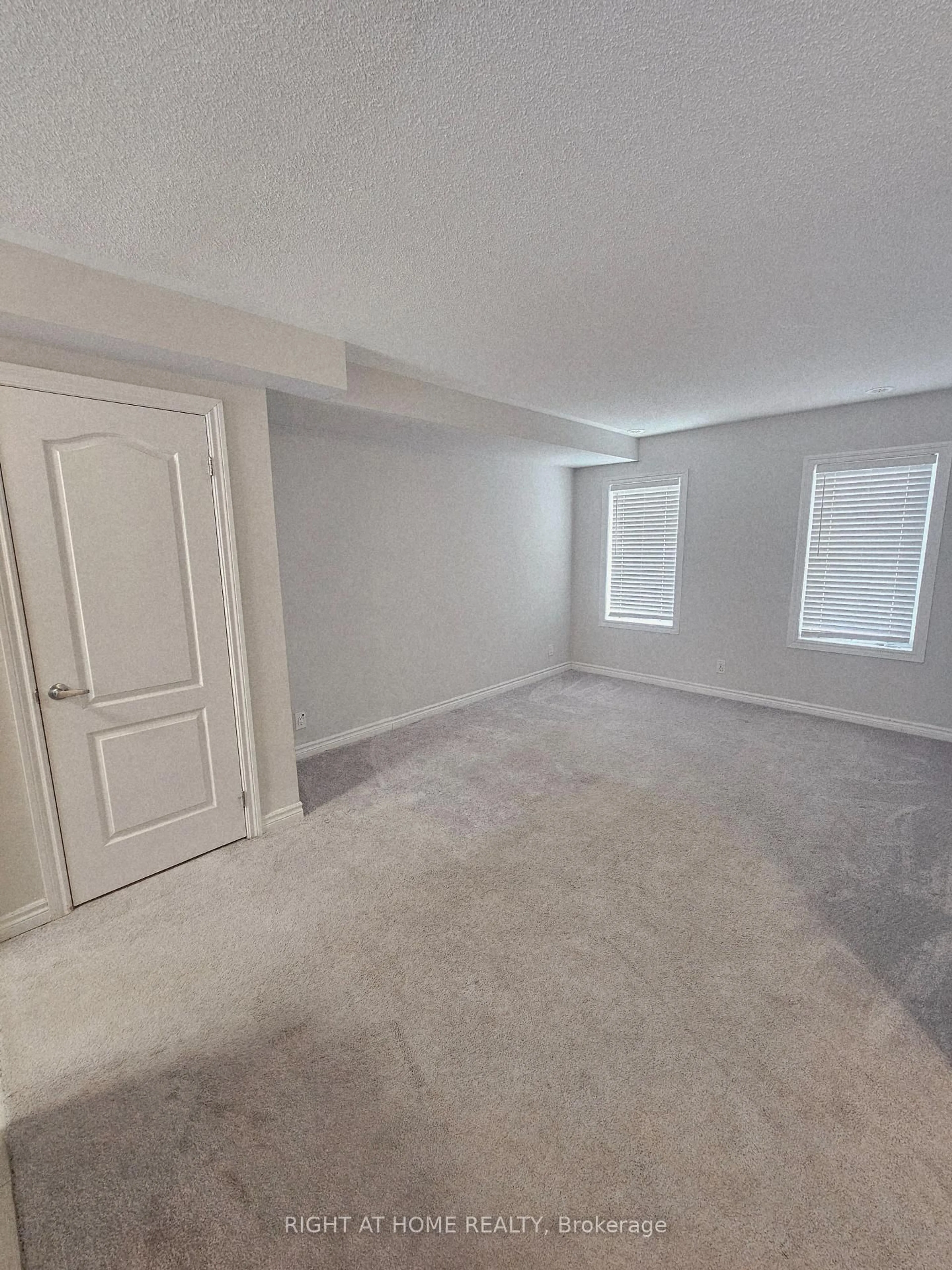 A pic of a room for 2500 HILL RISE Crt #75, Oshawa Ontario L1L 0M6