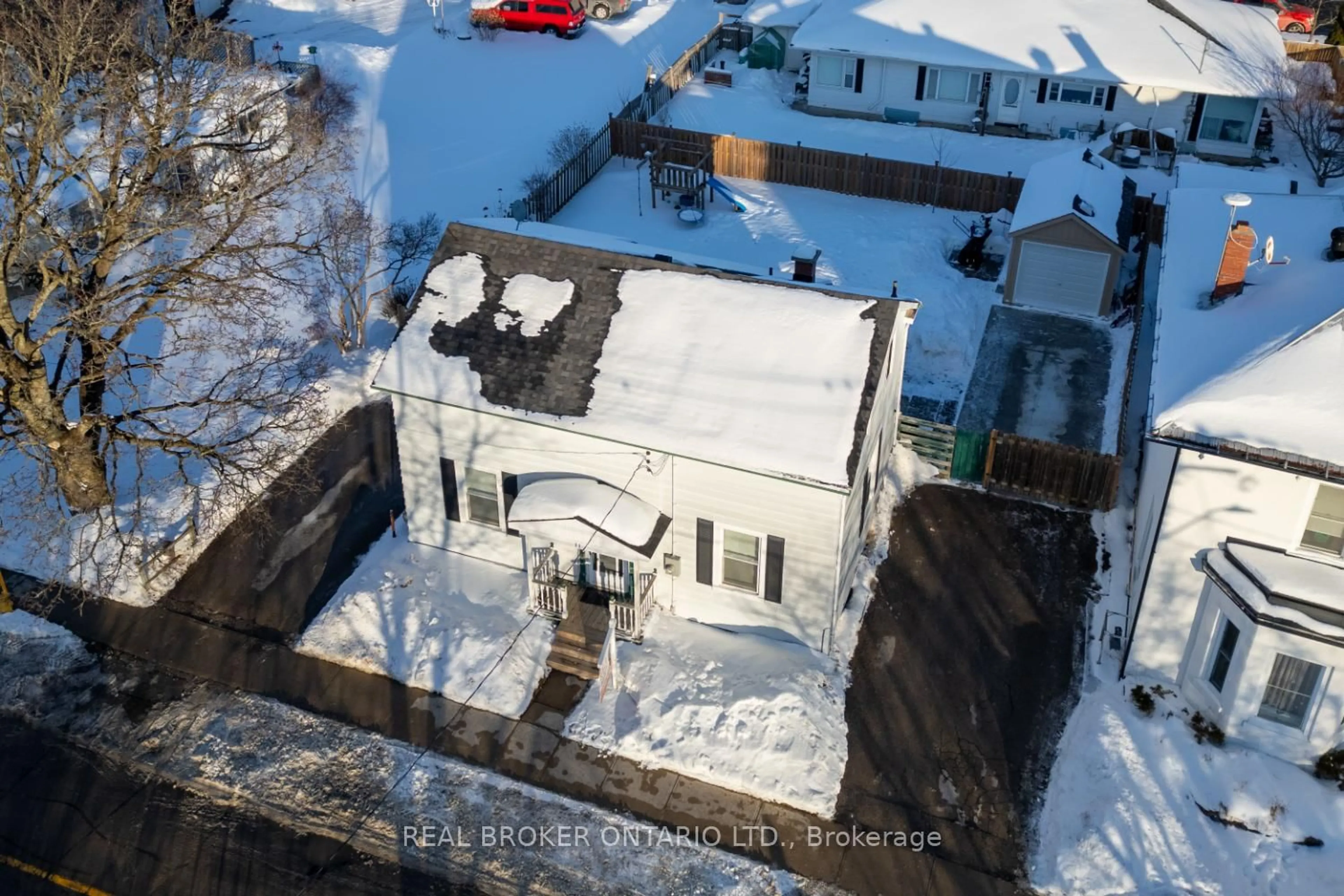 A pic from outside/outdoor area/front of a property/back of a property/a pic from drone, building for 11 Mill St, Clarington Ontario L0B 1M0