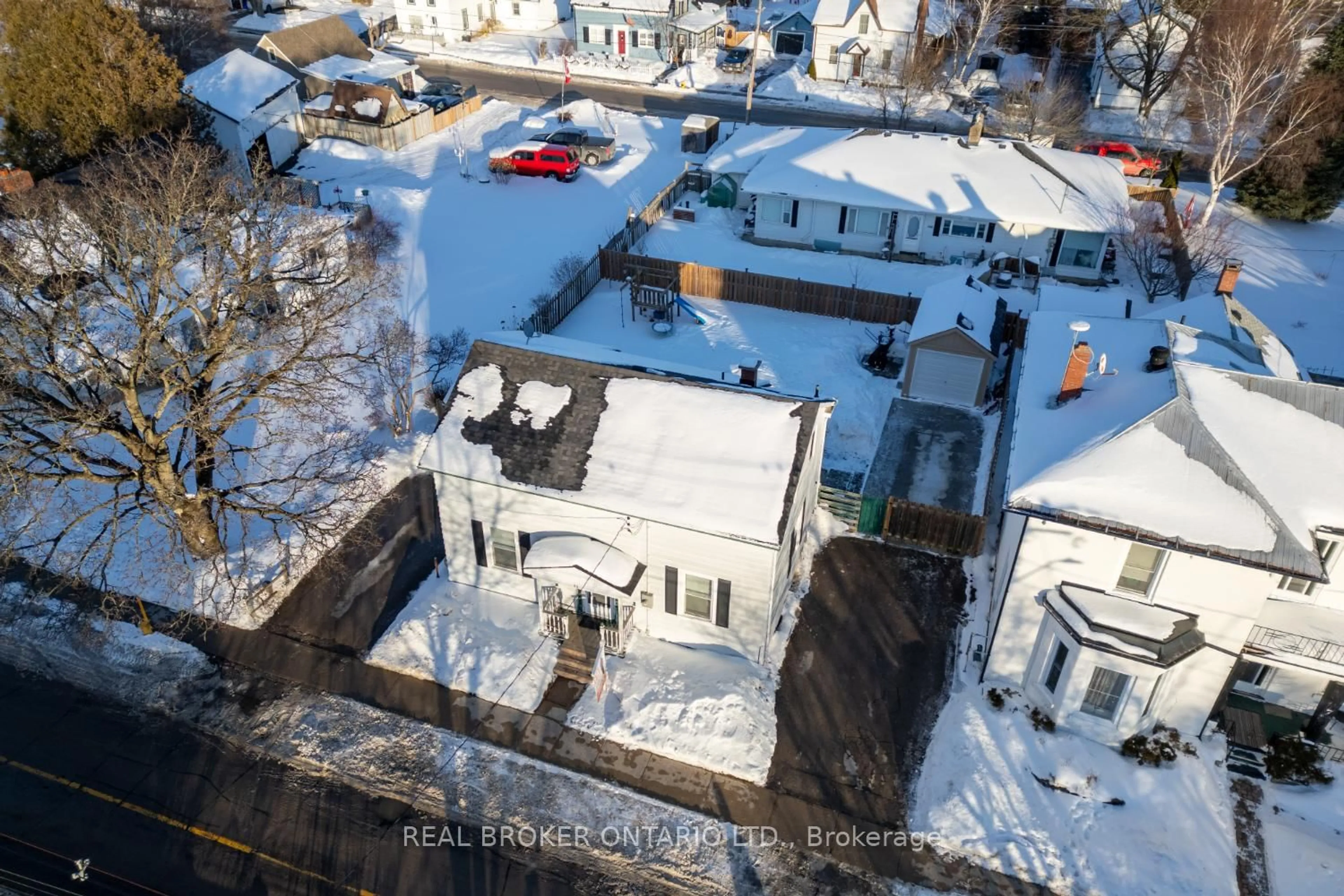 A pic from outside/outdoor area/front of a property/back of a property/a pic from drone, unknown for 11 Mill St, Clarington Ontario L0B 1M0