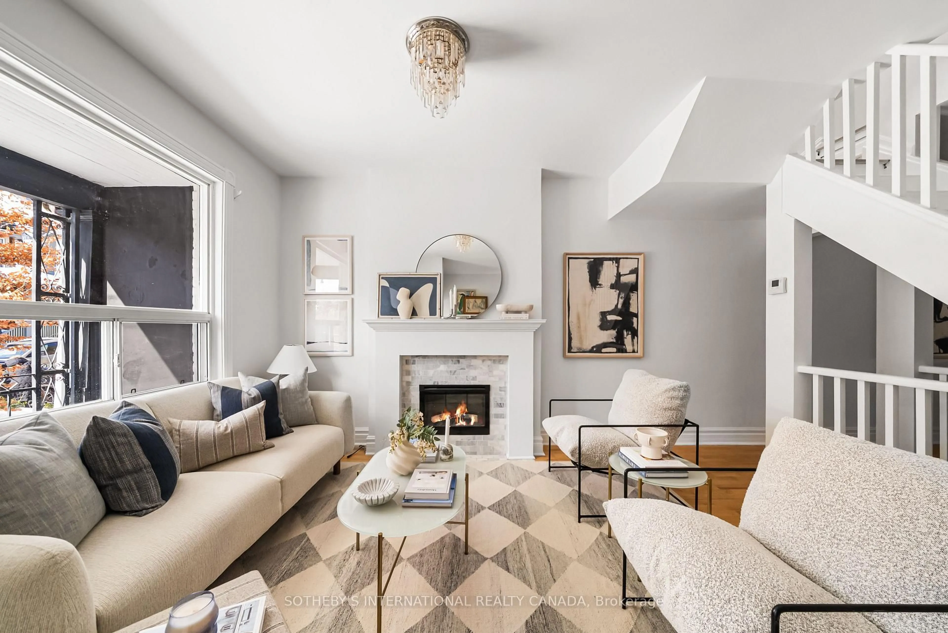 Living room with furniture, unknown for 31 Tiverton Ave, Toronto Ontario M4M 2M1