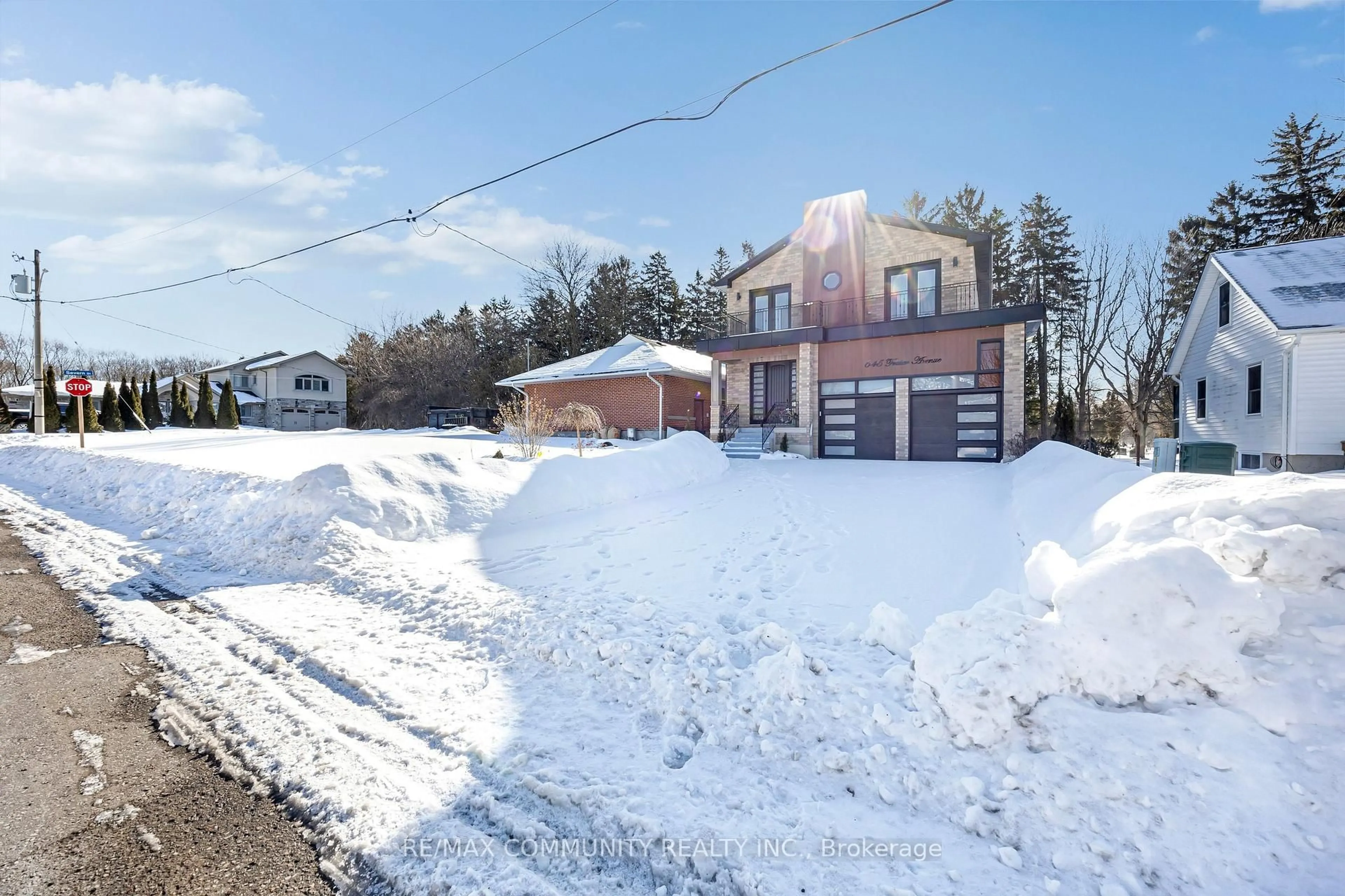 A pic from outside/outdoor area/front of a property/back of a property/a pic from drone, street for 645 Fraser Ave, Oshawa Ontario L1J 6R8