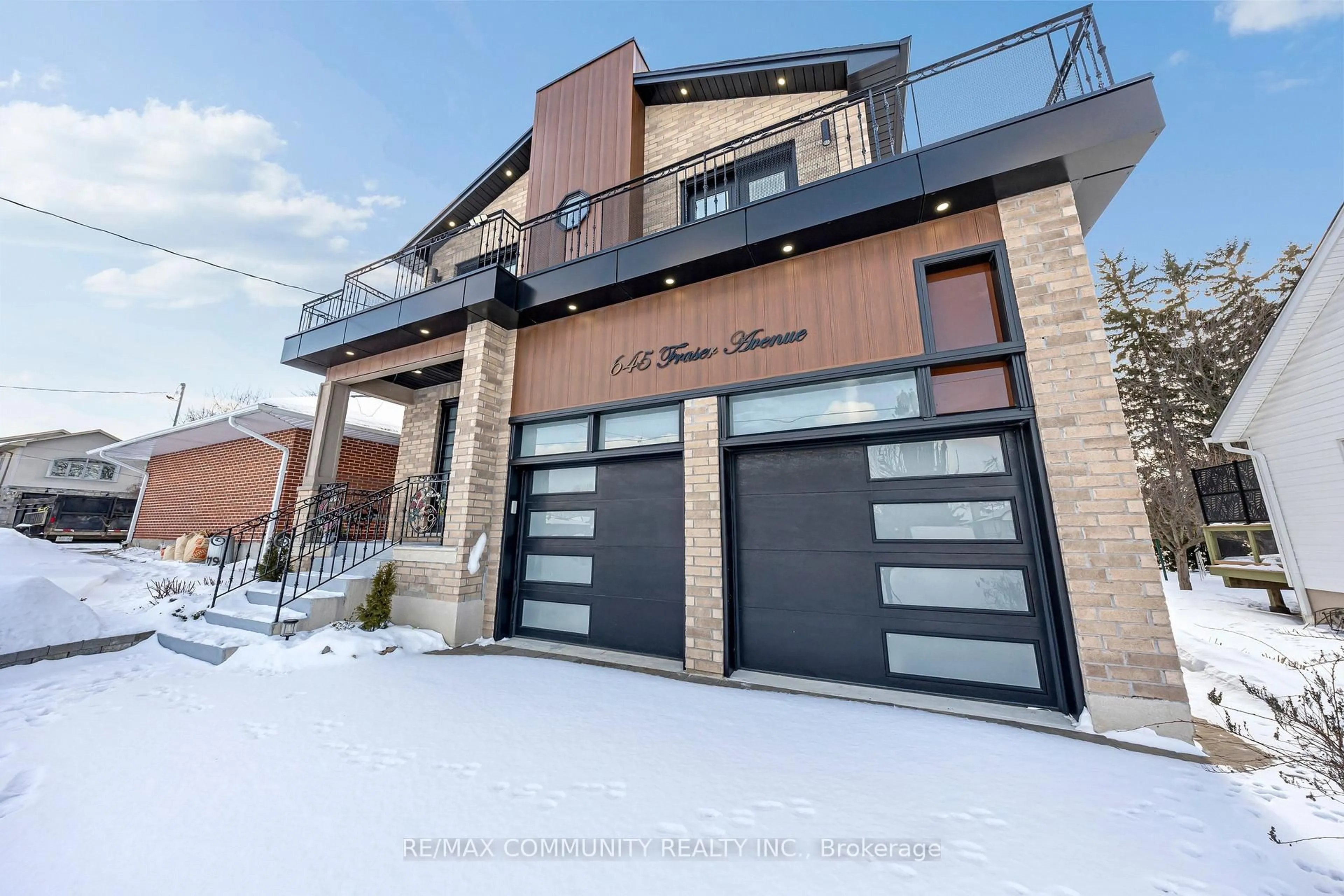 Home with brick exterior material, unknown for 645 Fraser Ave, Oshawa Ontario L1J 6R8