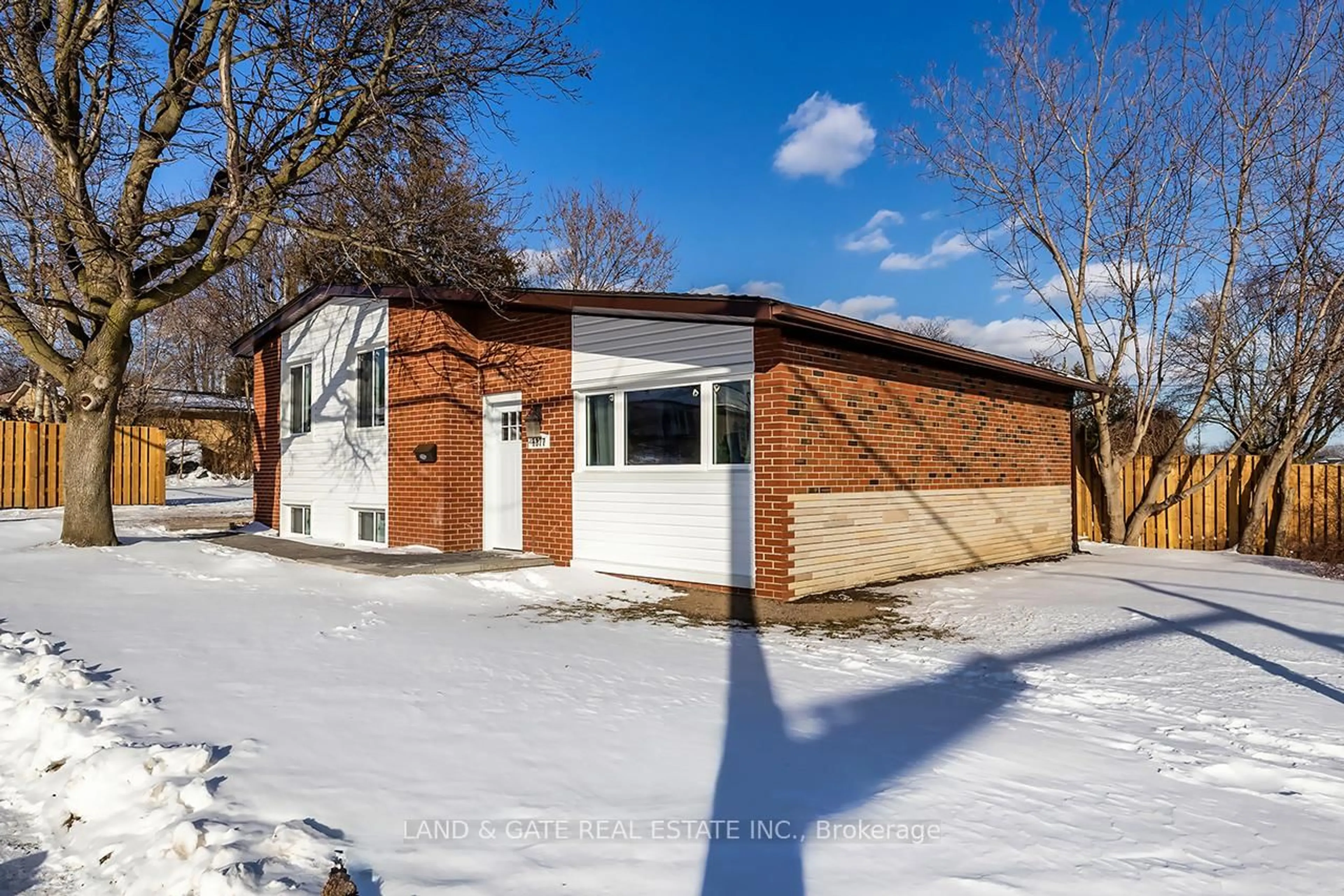 A pic from outside/outdoor area/front of a property/back of a property/a pic from drone, street for 1377 Cedar St, Oshawa Ontario L1J 3S4