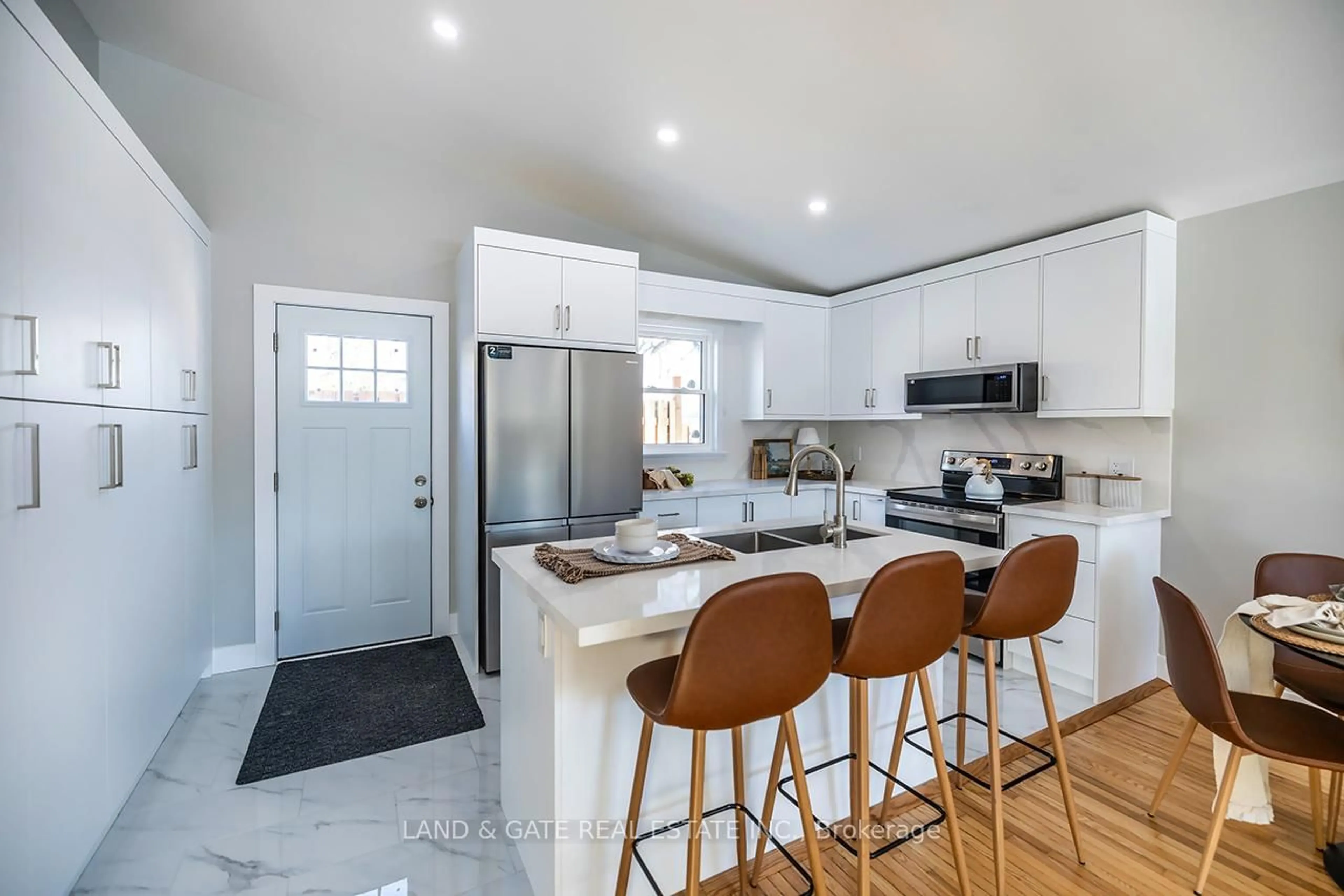 Open concept kitchen, ceramic/tile floor for 1377 Cedar St, Oshawa Ontario L1J 3S4