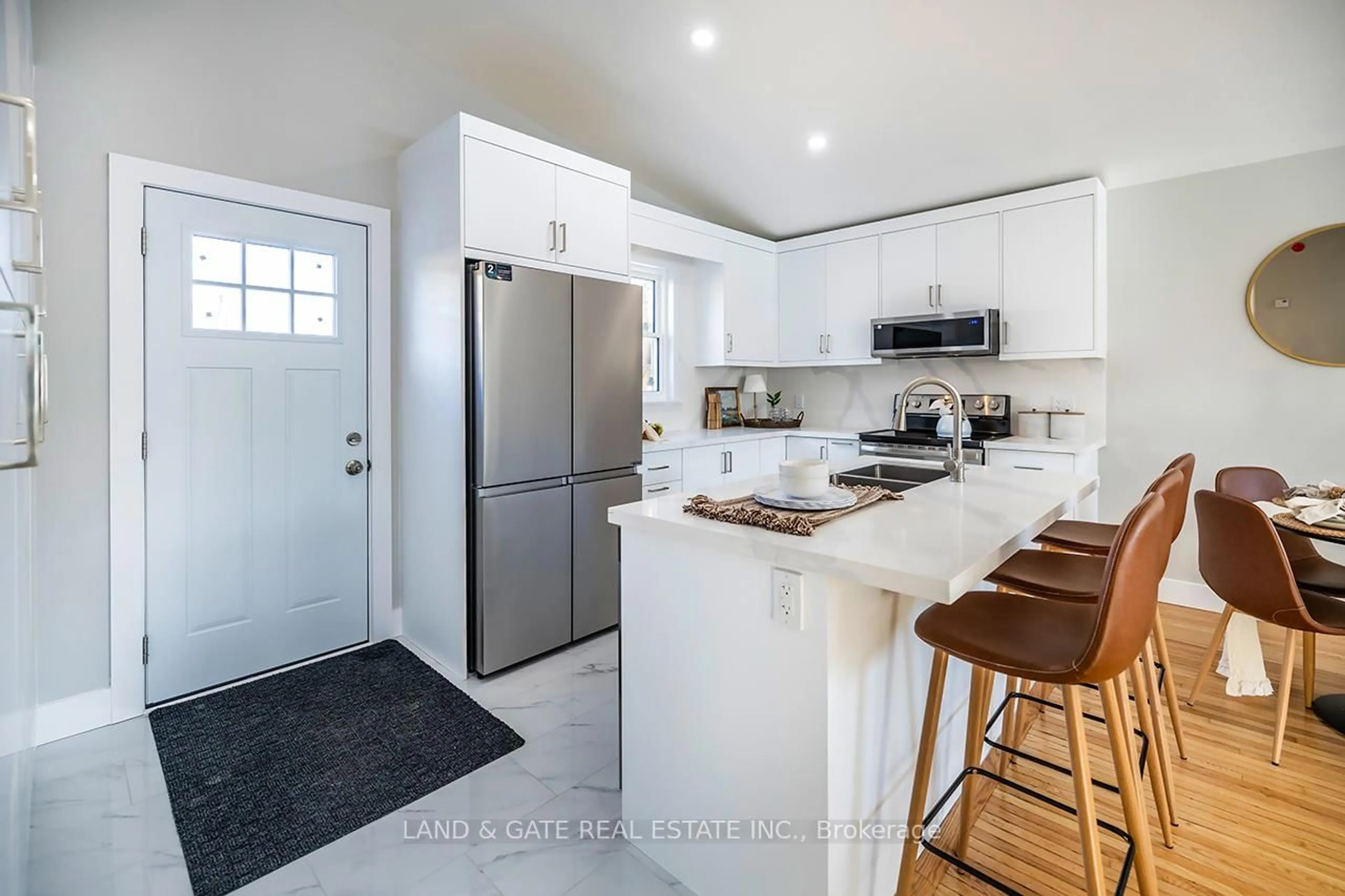 Open concept kitchen, ceramic/tile floor for 1377 Cedar St, Oshawa Ontario L1J 3S4