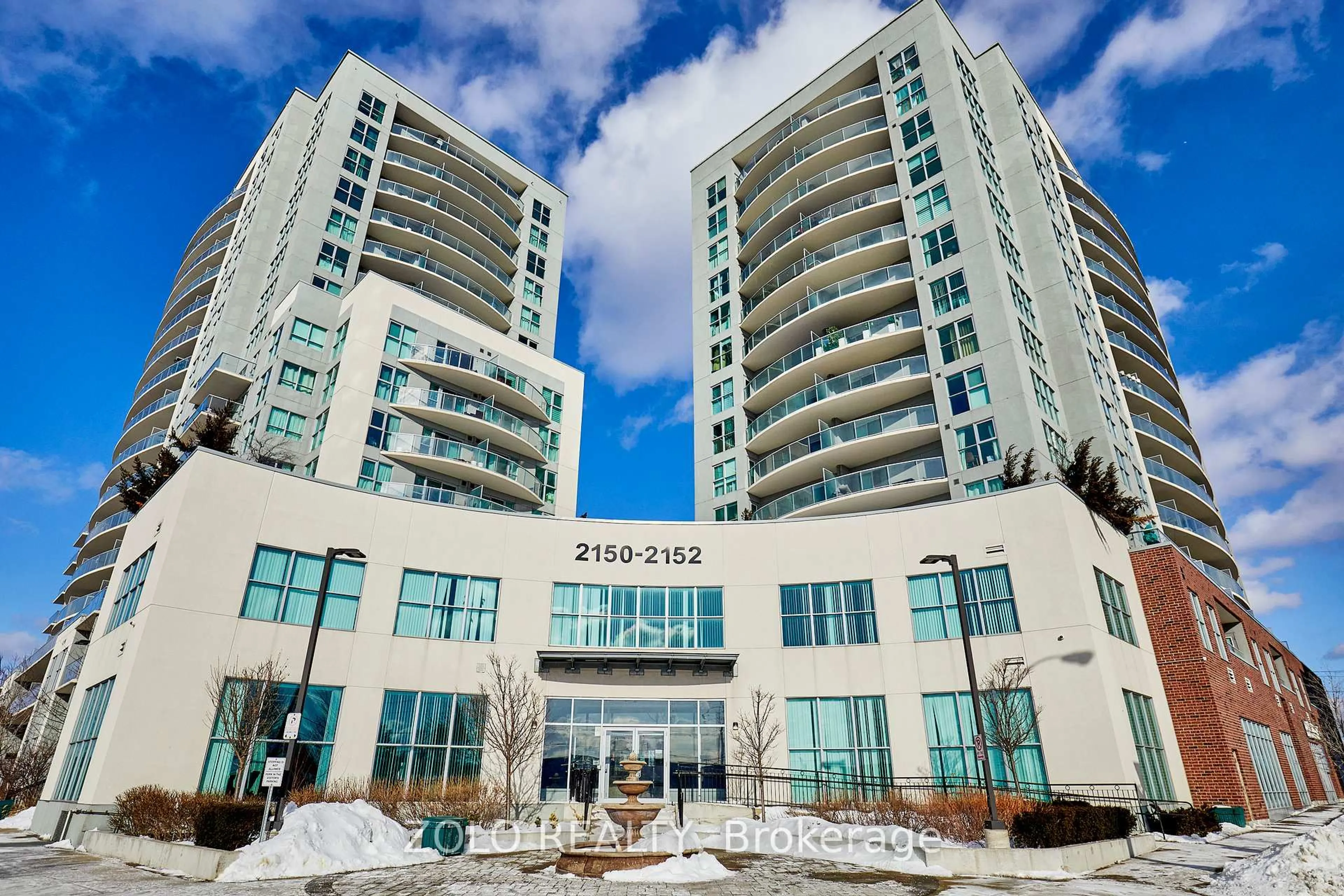 Indoor foyer for 2150 Lawrence Ave #1703, Toronto Ontario M1R 3A7