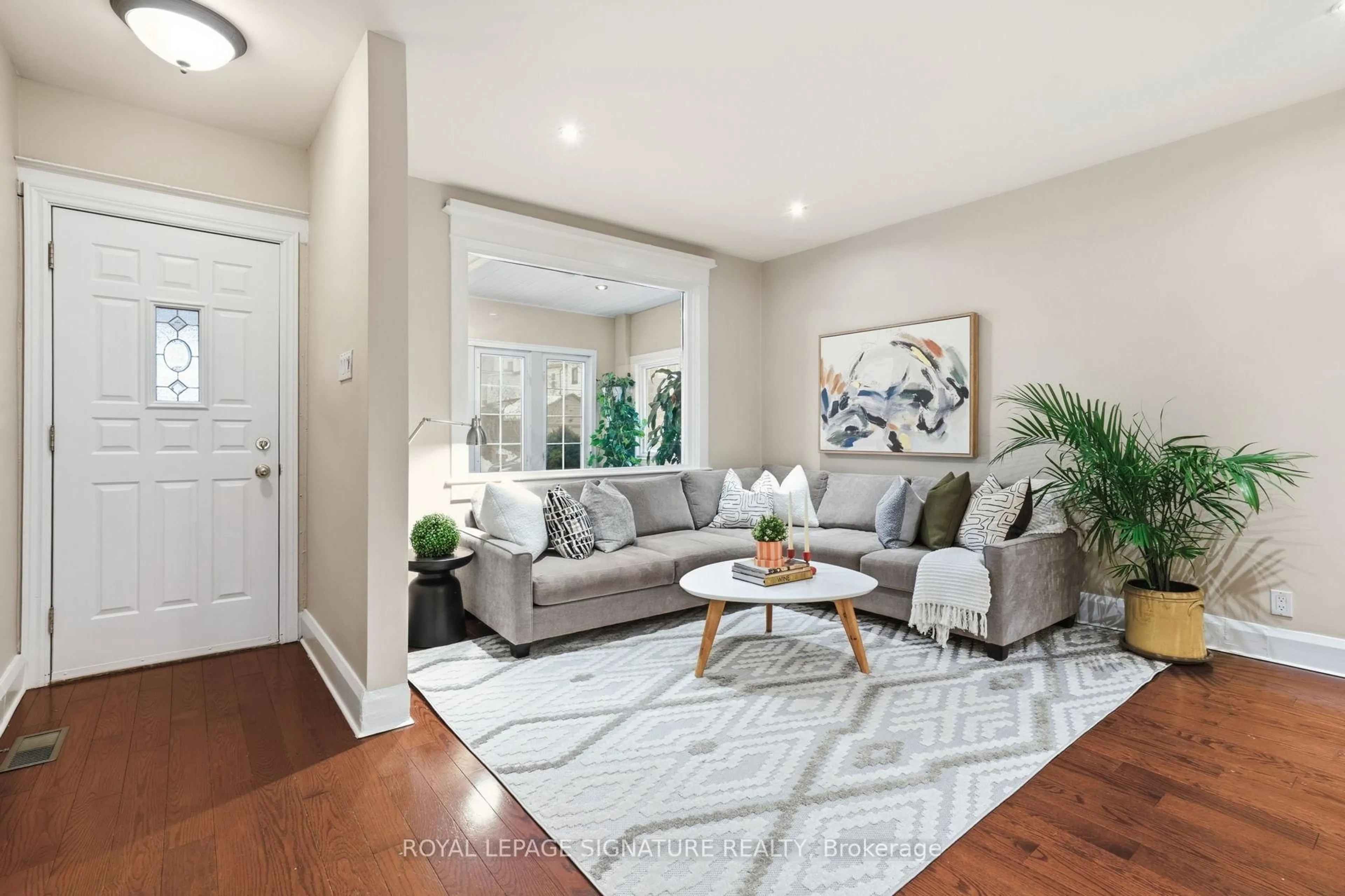 Living room with furniture, unknown for 162 Kingsmount Park Rd, Toronto Ontario M4L 3L8