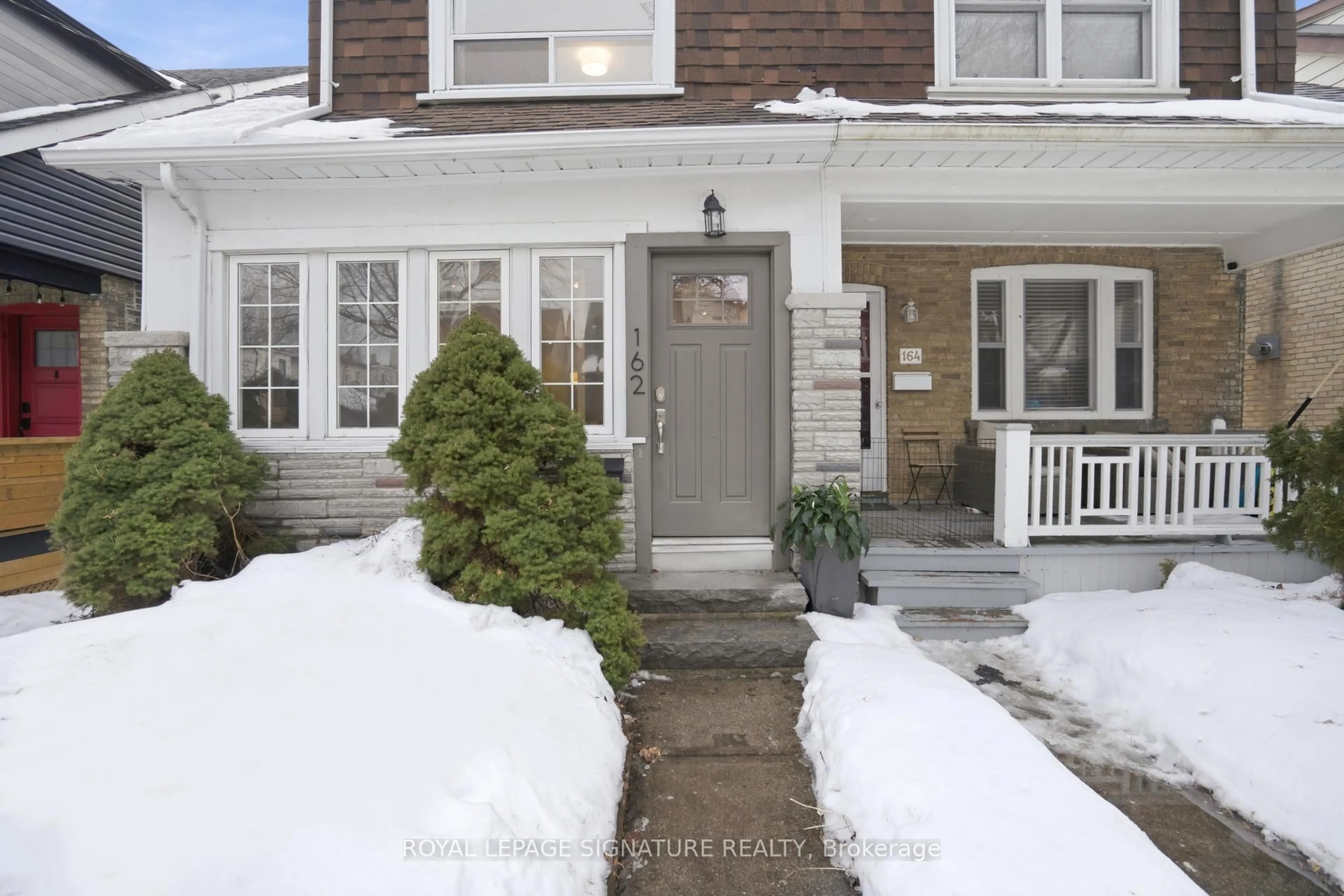 Indoor entryway for 162 Kingsmount Park Rd, Toronto Ontario M4L 3L8