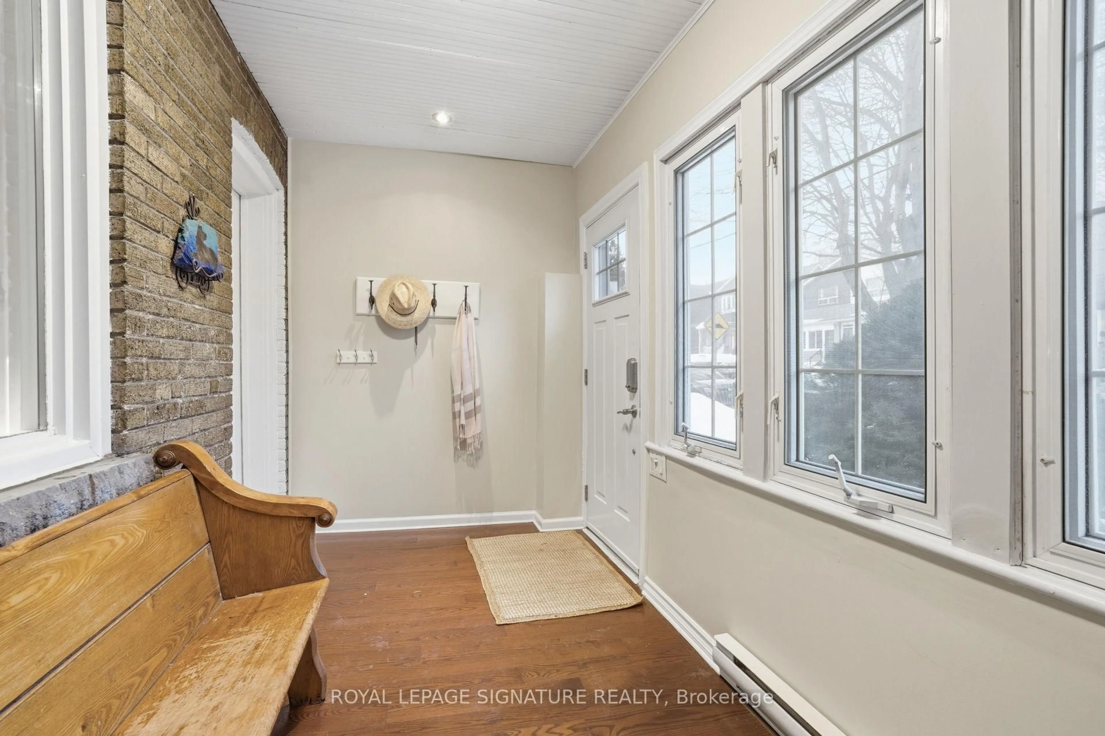 Indoor entryway for 162 Kingsmount Park Rd, Toronto Ontario M4L 3L8