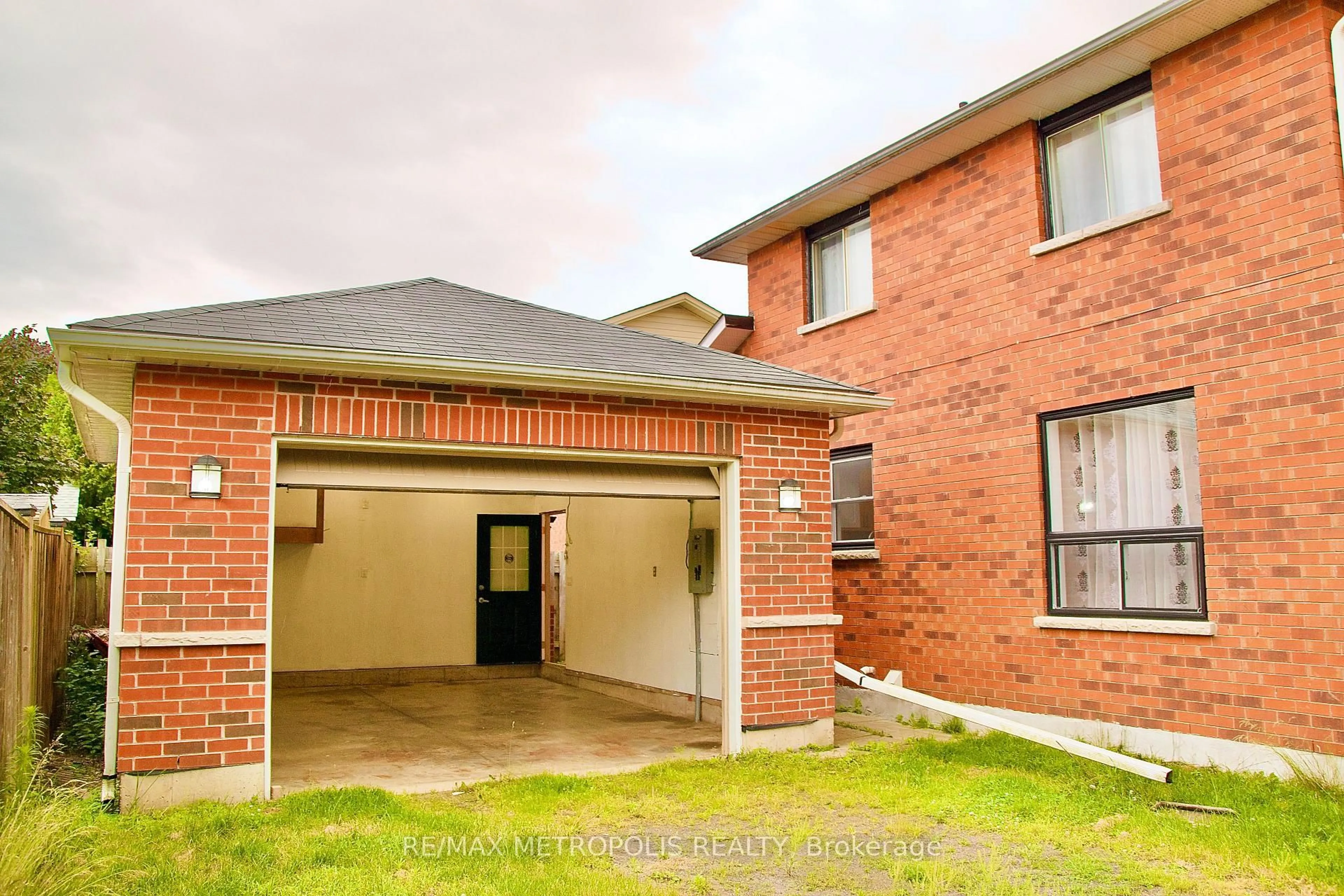 Home with brick exterior material, street for 1405 Manitou Dr, Oshawa Ontario L1G 7R2