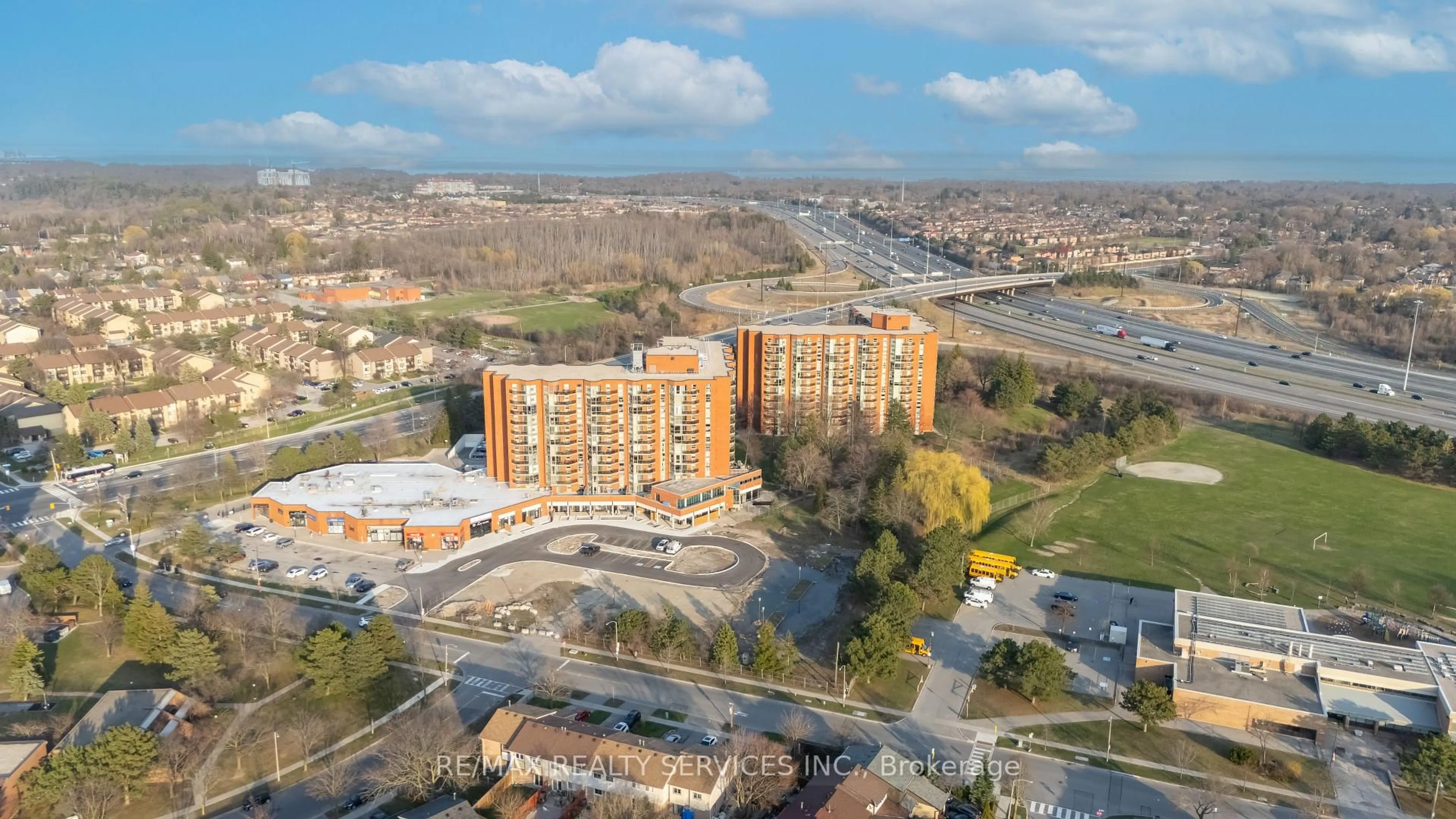 A pic from outside/outdoor area/front of a property/back of a property/a pic from drone, building for 30 DEAN PARK Rd ##1, Toronto Ontario M1B 3H1