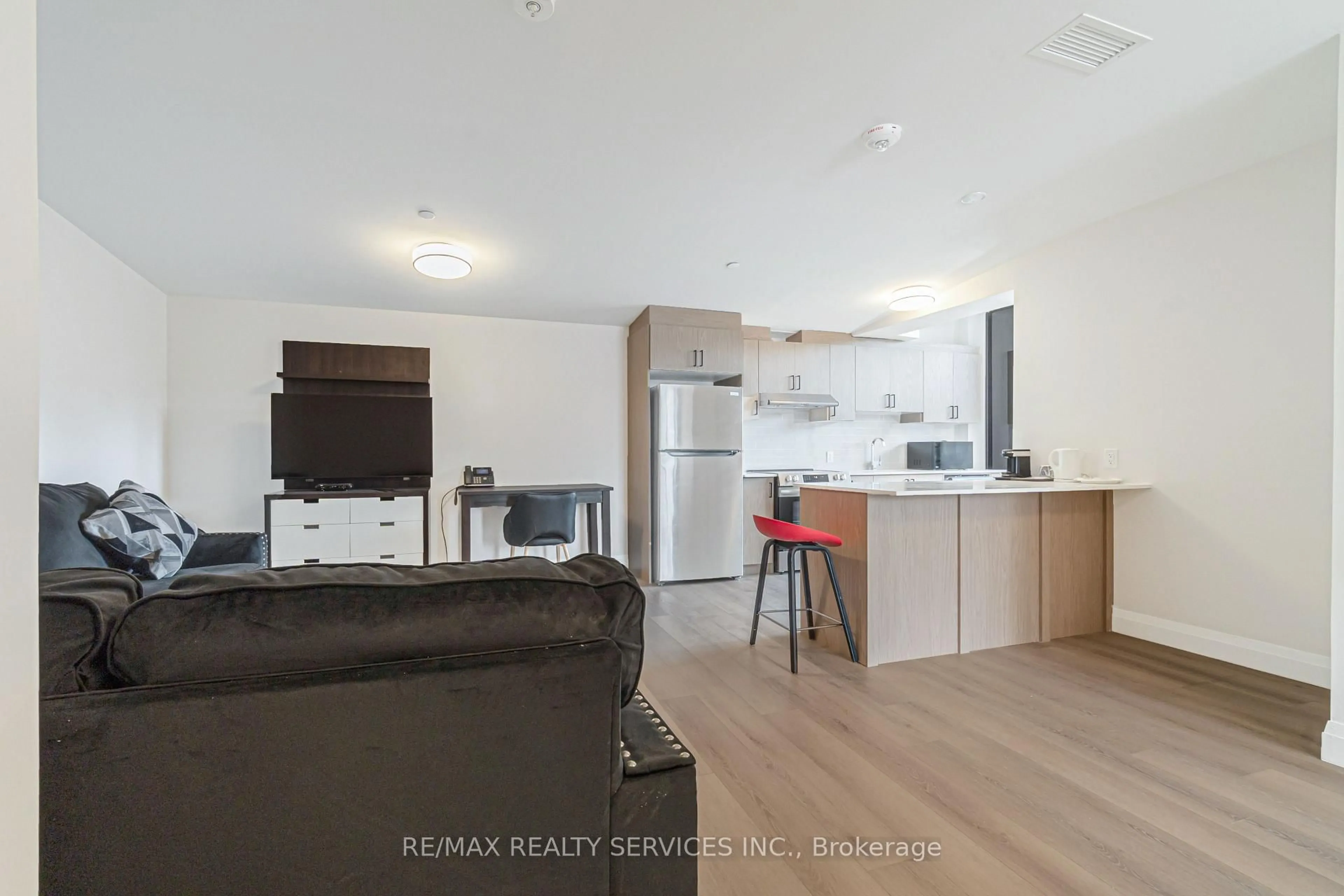 Open concept kitchen, wood/laminate floor for 30 DEAN PARK Rd ##3, Toronto Ontario M1B 3H1