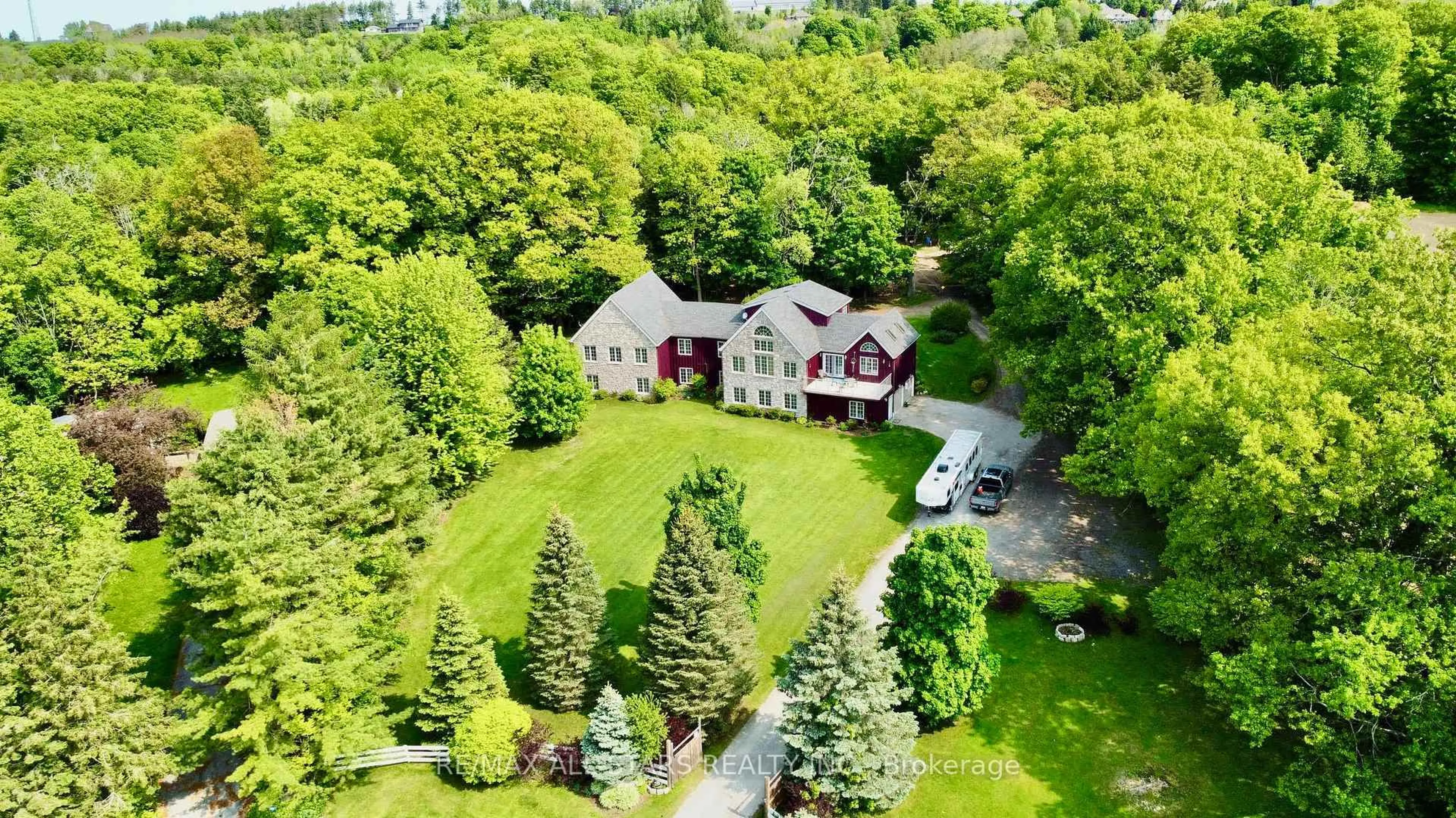A pic from outside/outdoor area/front of a property/back of a property/a pic from drone, street for 100 Snow Ridge Crt, Oshawa Ontario L1H 0S5