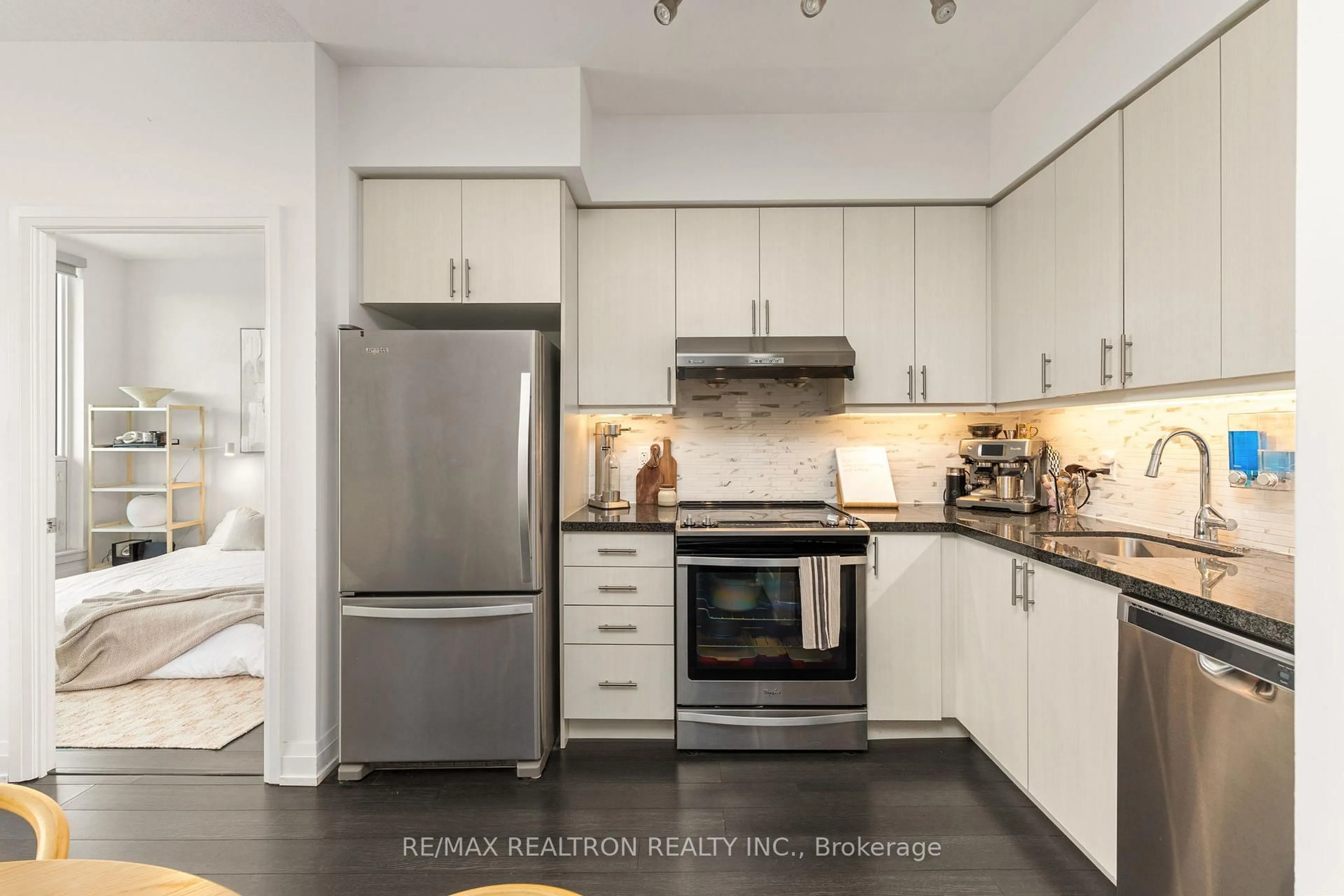 Standard kitchen, unknown for 3121 Sheppard Ave #910, Toronto Ontario M1T 0B6