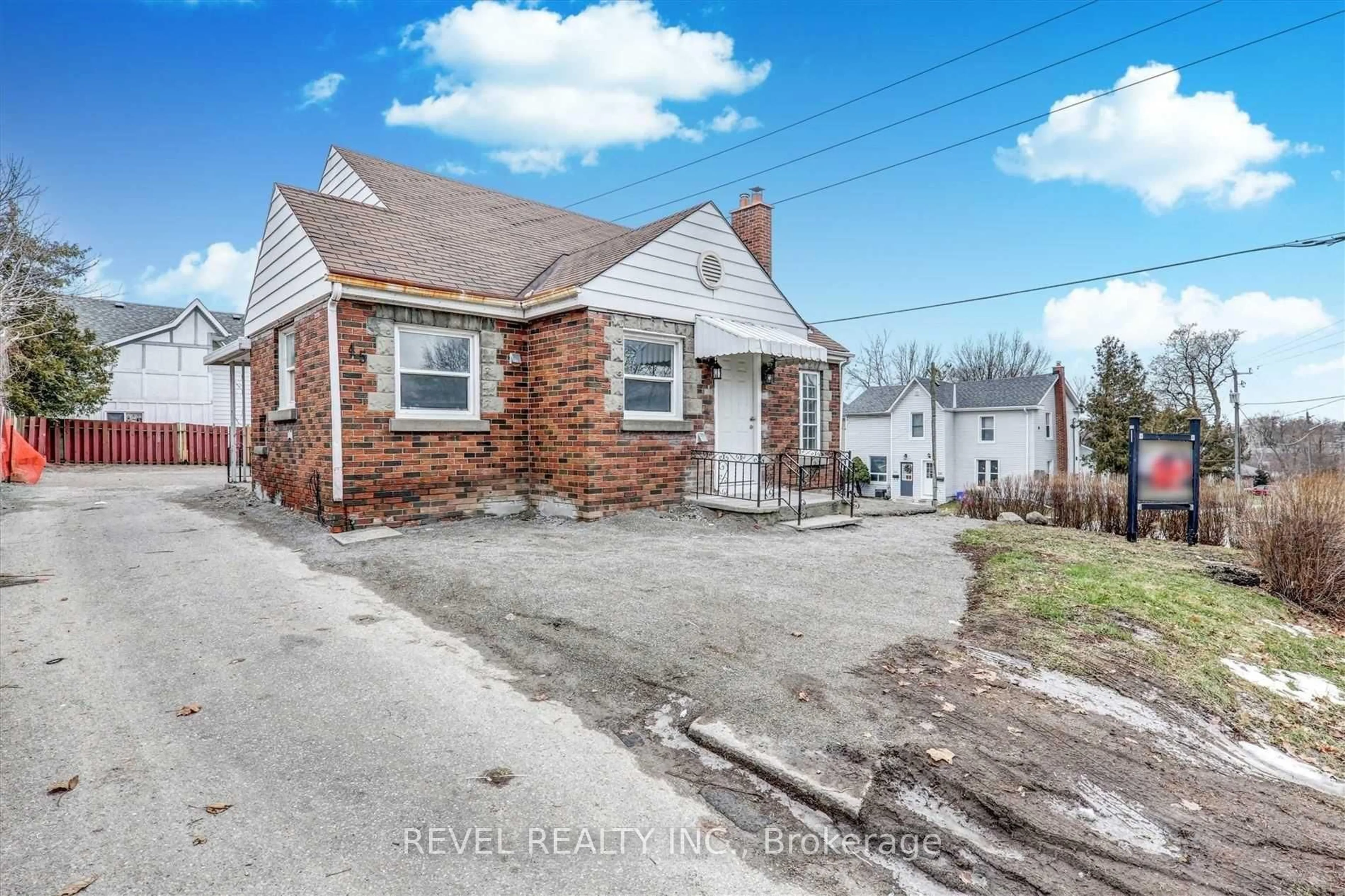 Home with brick exterior material, street for 45 Fairbanks St, Oshawa Ontario L1H 2L7