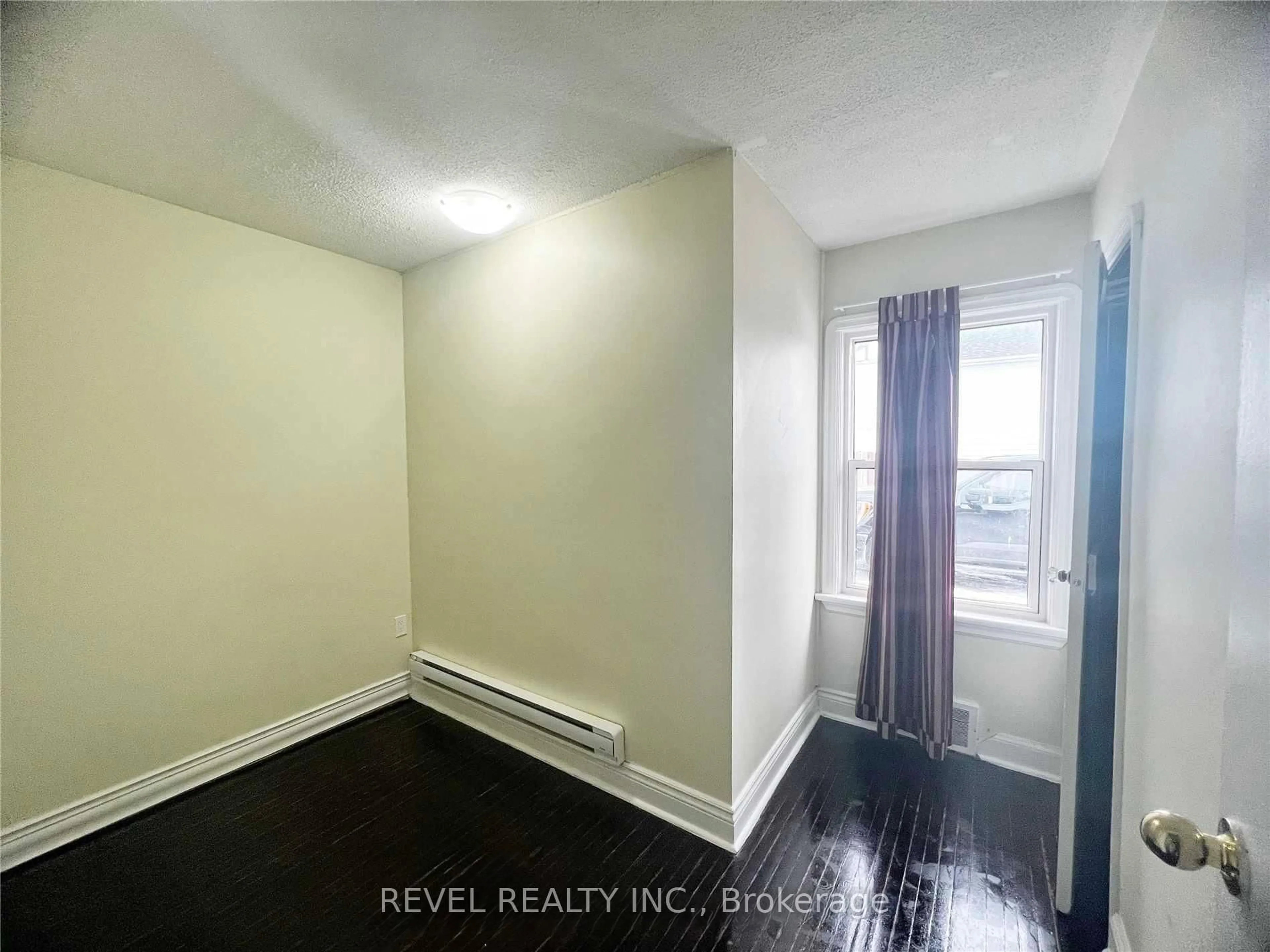 A pic of a room for 45 Fairbanks St, Oshawa Ontario L1H 2L7