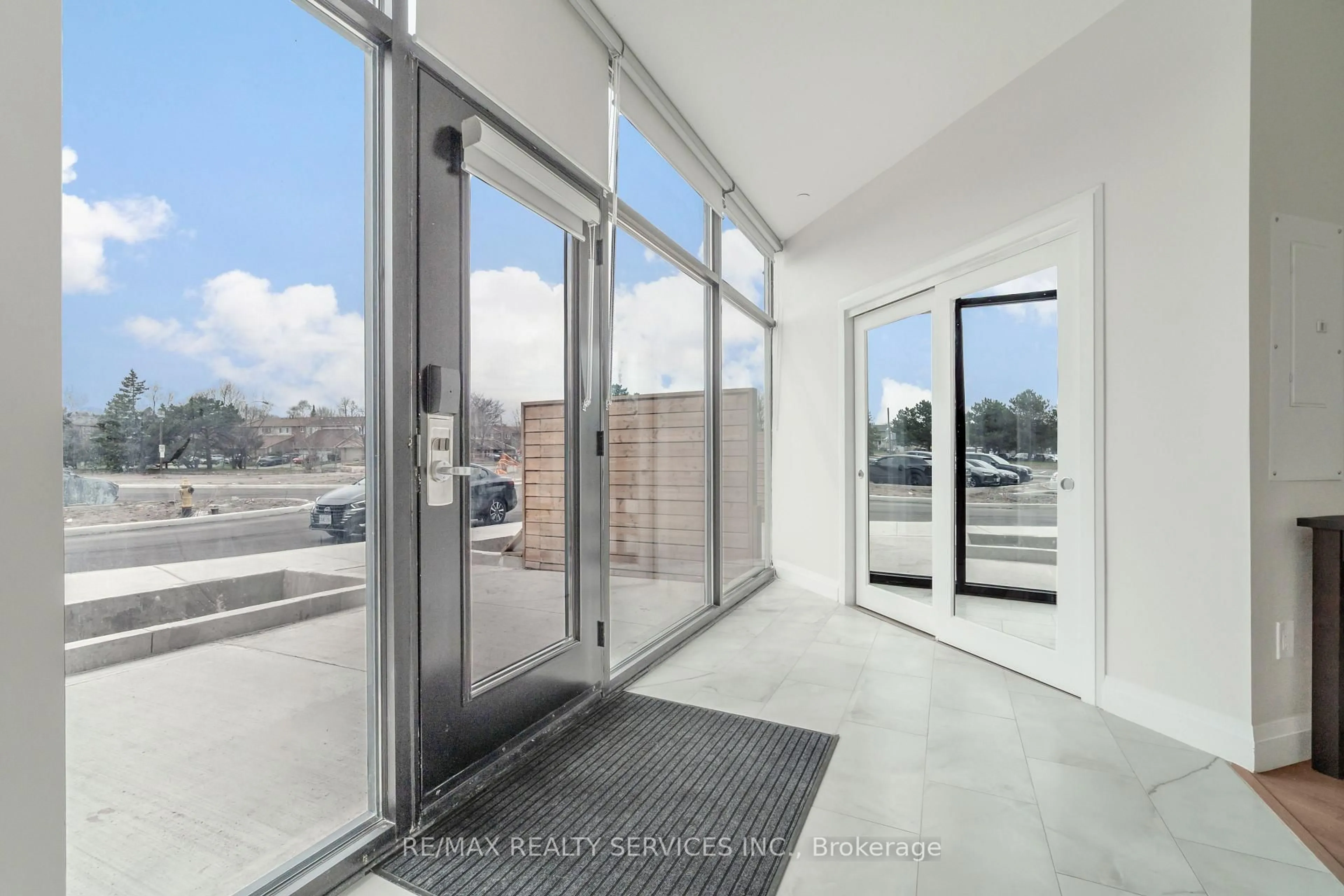 Indoor foyer for 30 DEAN PARK Rd ##9, Toronto Ontario M1B 3H1