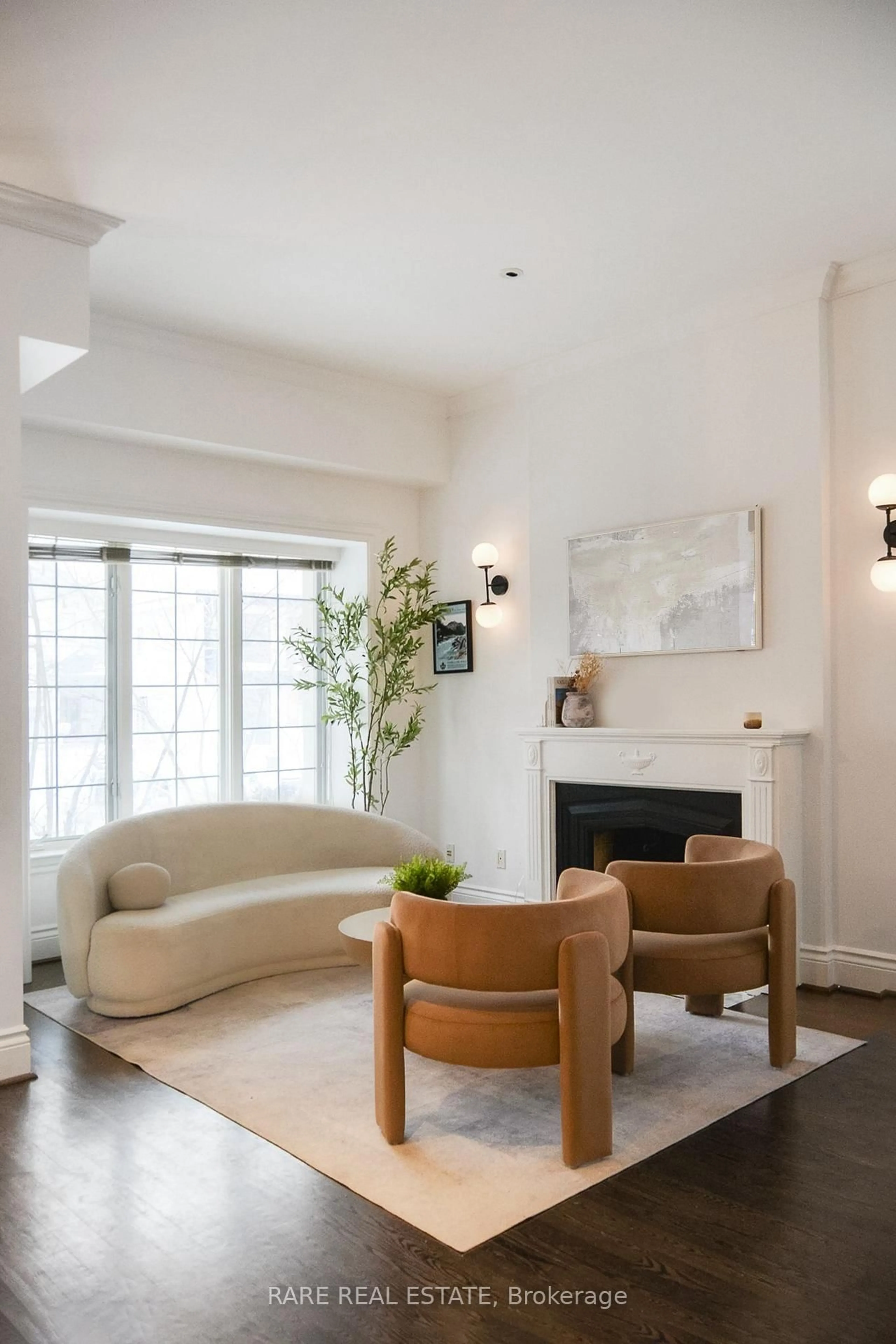 Living room with furniture, unknown for 33 Red Deer Ave, Toronto Ontario M1N 2Z1