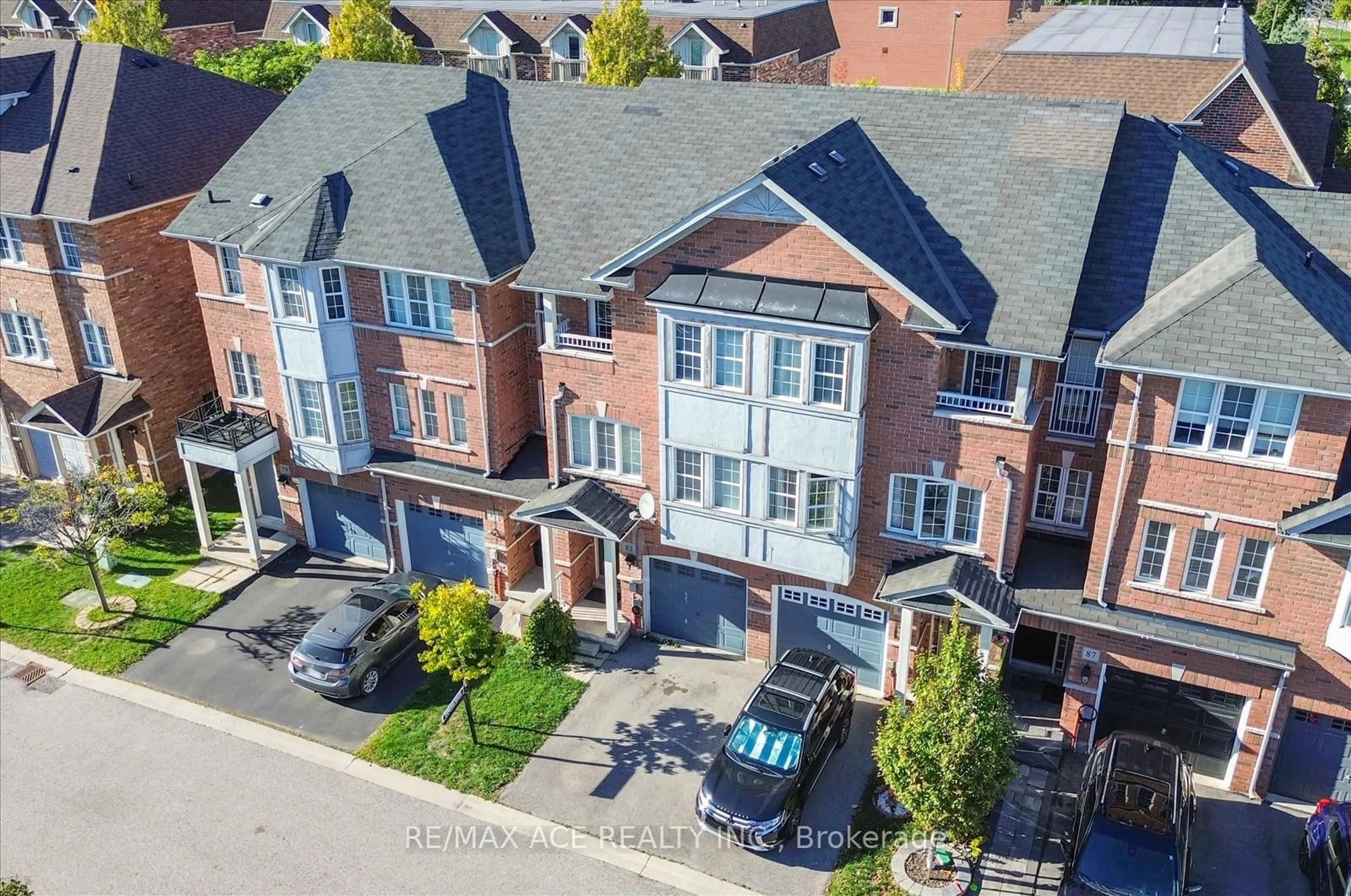 A pic from outside/outdoor area/front of a property/back of a property/a pic from drone, street for 83 Huxtable Lane, Toronto Ontario M1B 0A4