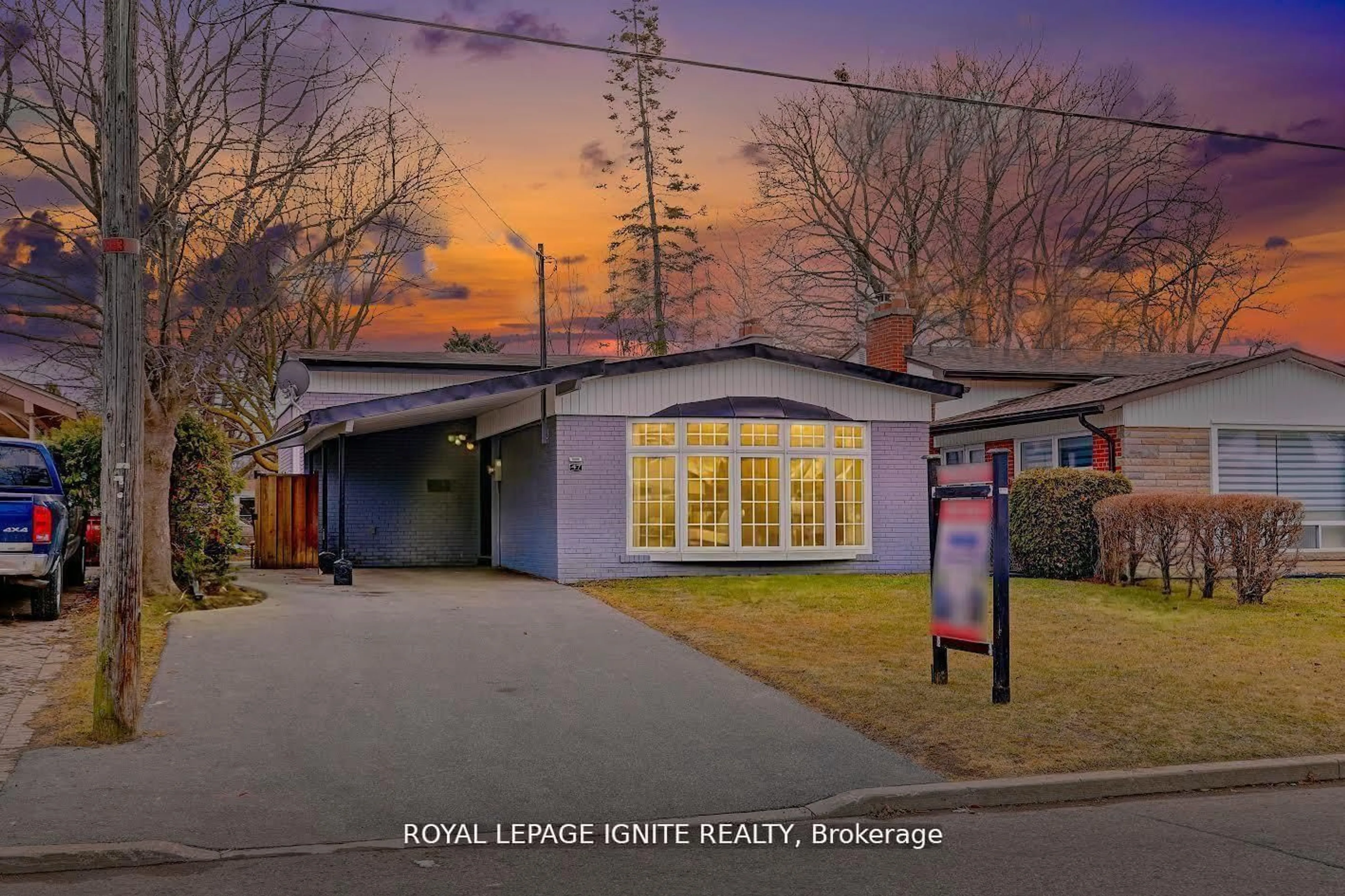 A pic from outside/outdoor area/front of a property/back of a property/a pic from drone, street for 47 Deerfield Rd, Toronto Ontario M1K 4X2