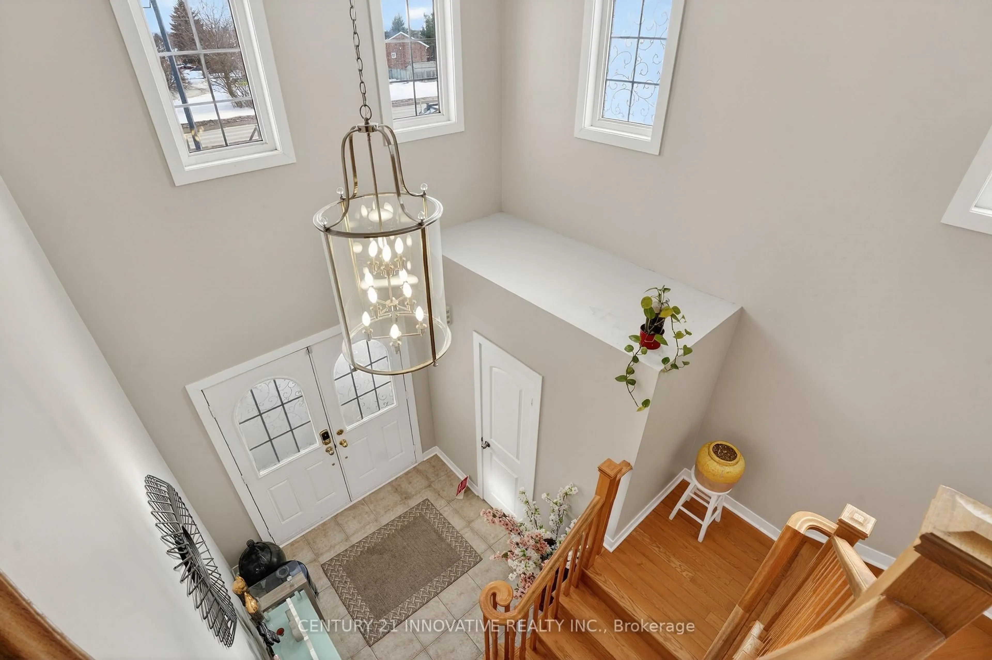 Indoor entryway for 143 Jennings Dr, Clarington Ontario L1C 0B8