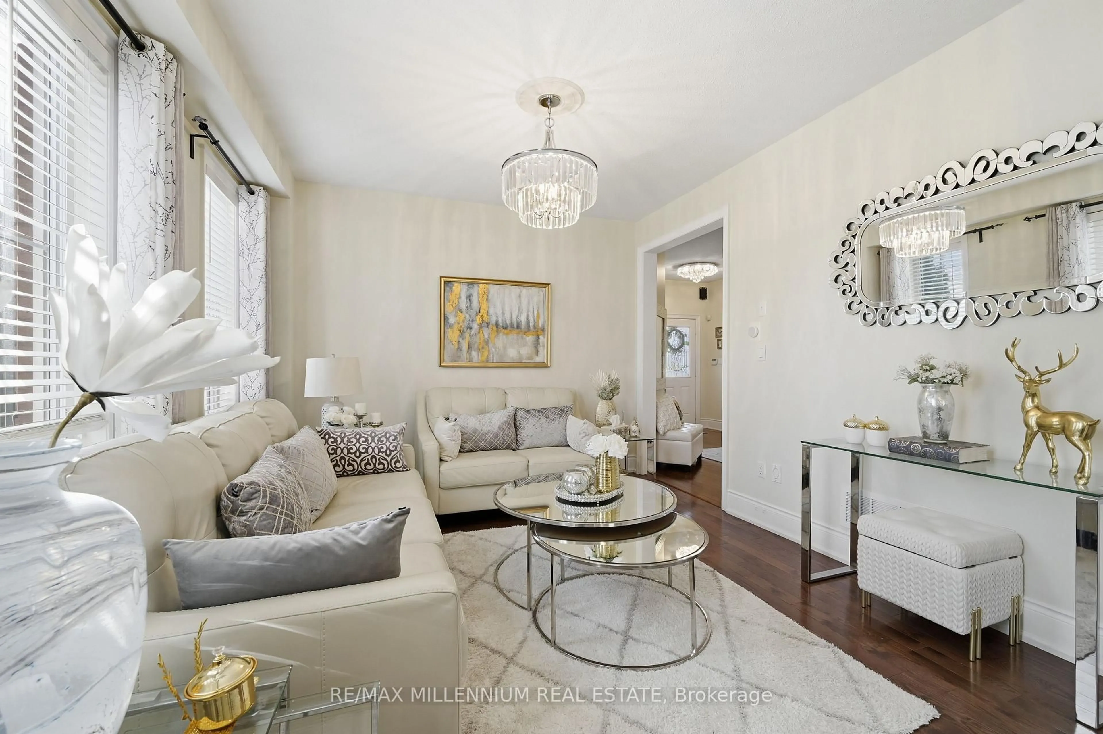 Living room with furniture, unknown for 2083 Bridle Rd, Oshawa Ontario L1L 0A5