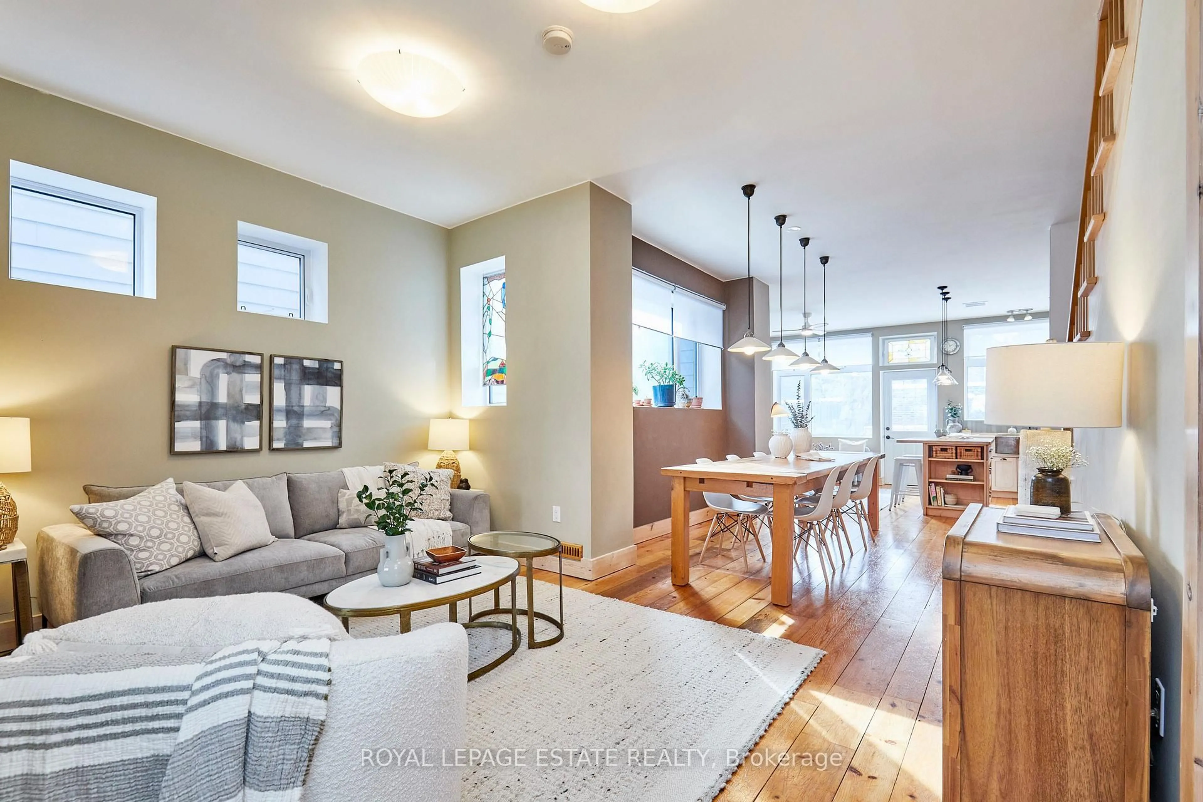 Living room with furniture, unknown for 146 Ashdale Ave, Toronto Ontario M4L 2Y9