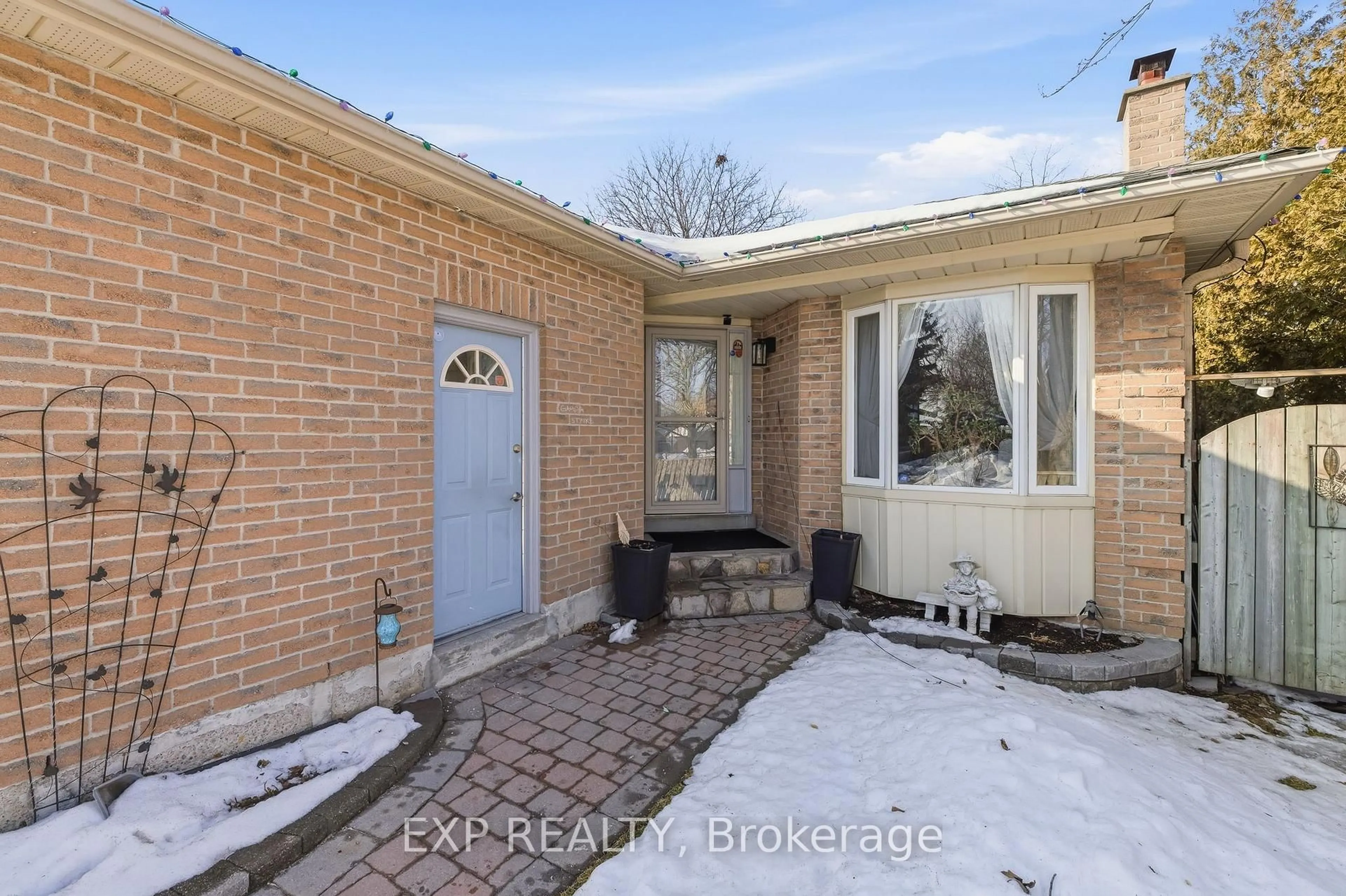 Unknown for 32 Bird Cres, Ajax Ontario L1S 5B9