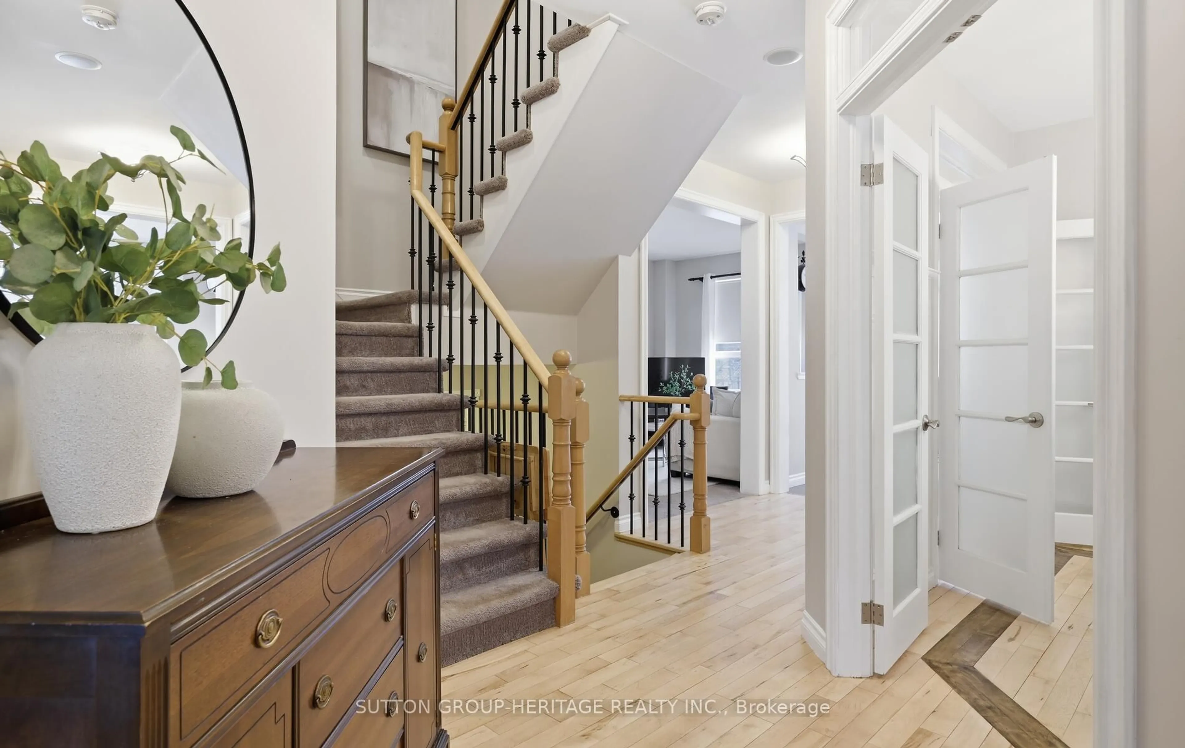 Indoor entryway for 1423 Ashgrove Cres, Oshawa Ontario L1K 2W4