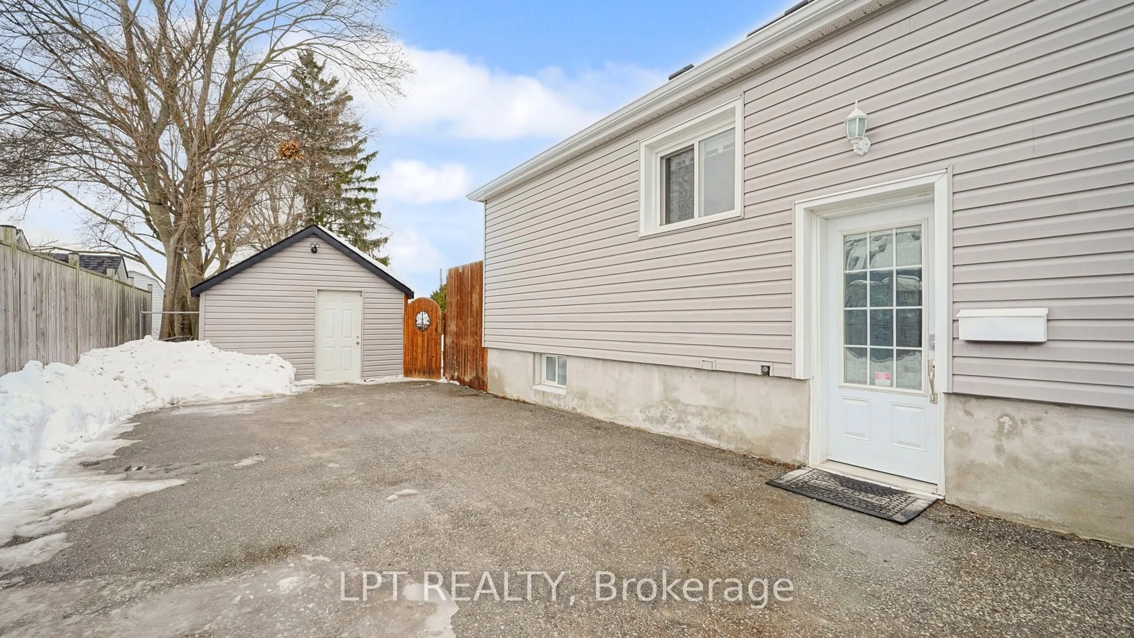 A pic from outside/outdoor area/front of a property/back of a property/a pic from drone, street for 734 Hortop St, Oshawa Ontario L1G 4N9