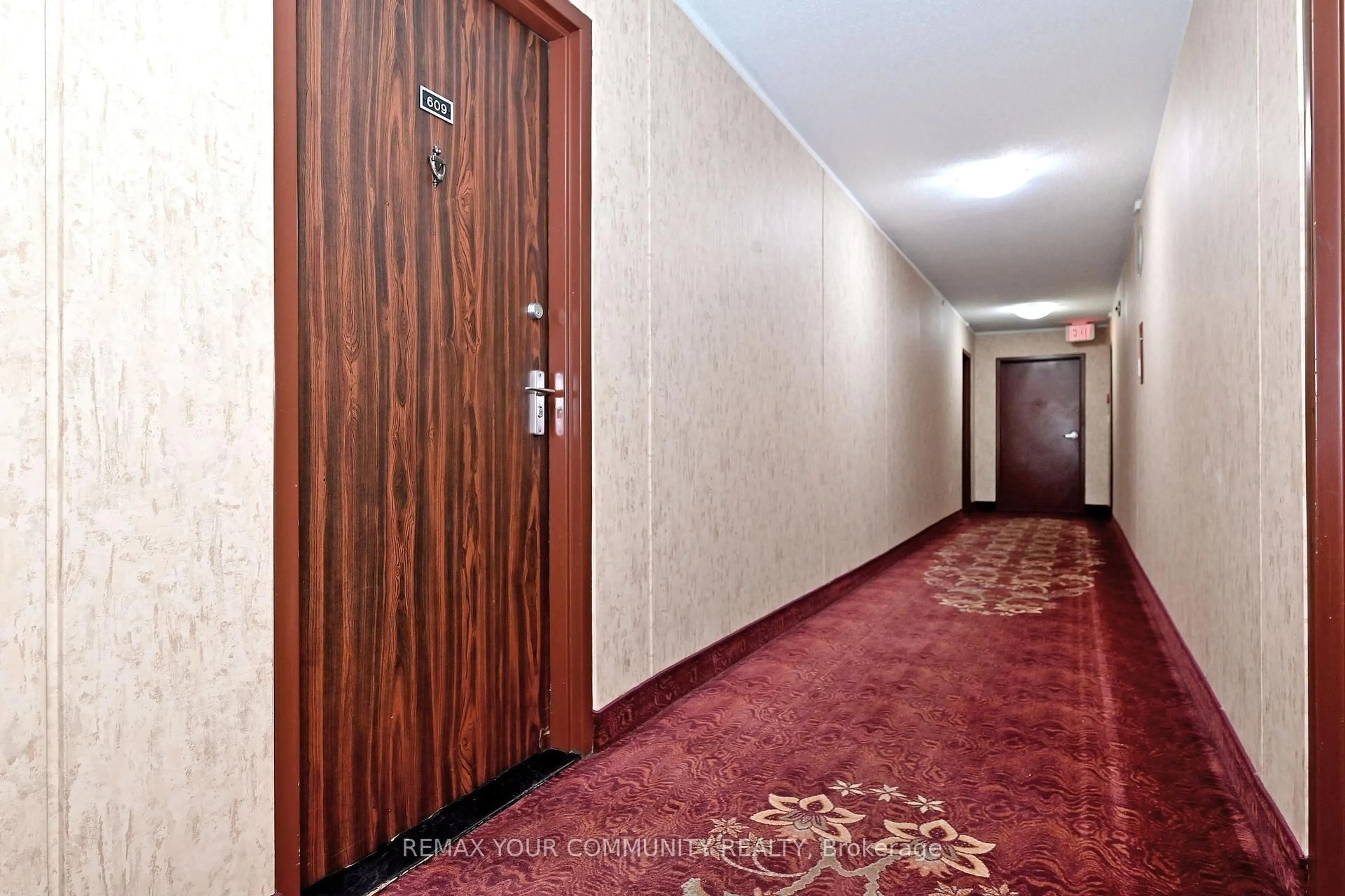 Indoor foyer for 44 Falby Crt #609, Ajax Ontario L1S 3L1