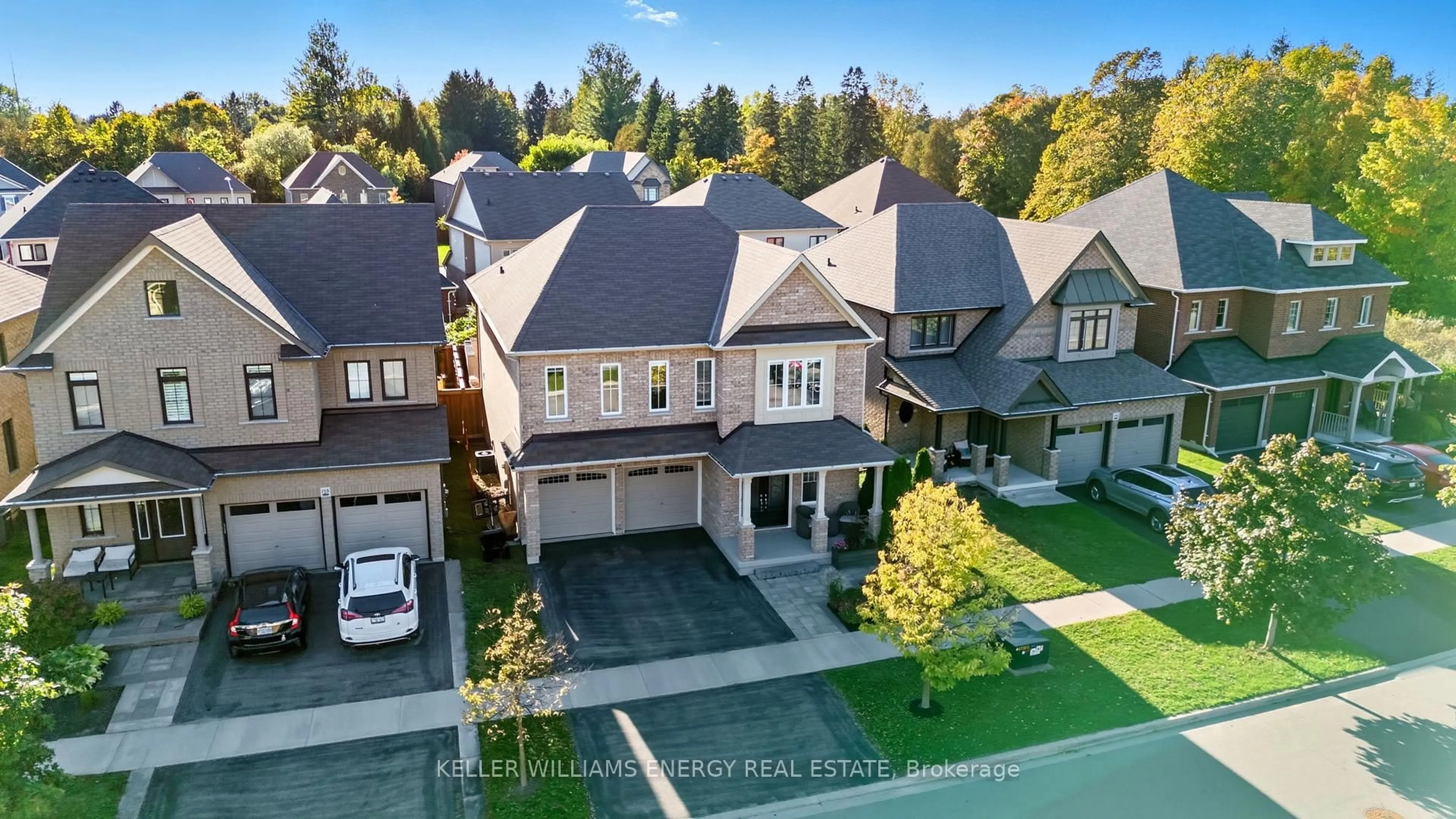 A pic from outside/outdoor area/front of a property/back of a property/a pic from drone, street for 192 Varcoe Rd, Clarington Ontario L1E 0J1