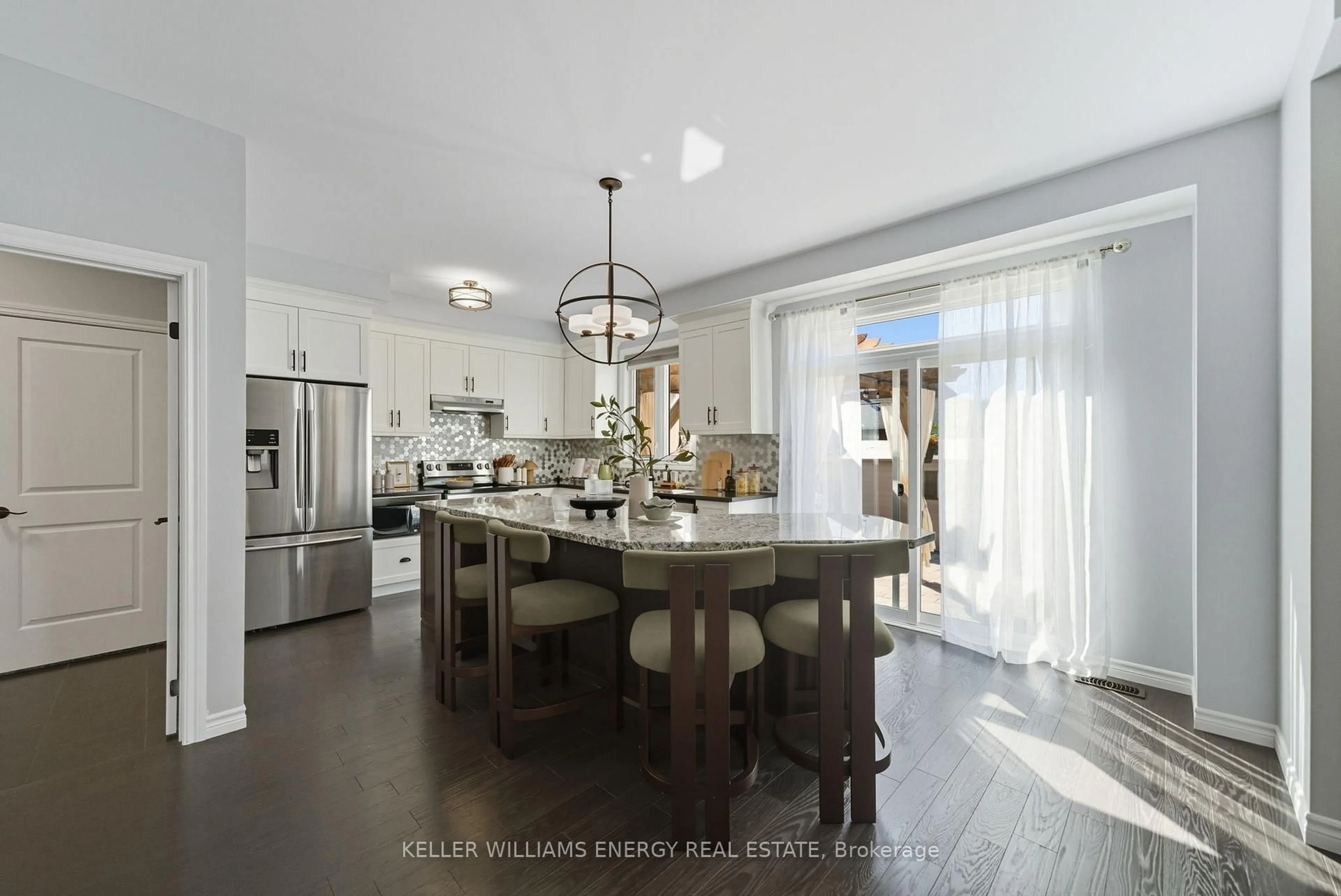 Open concept kitchen, ceramic/tile floor for 192 Varcoe Rd, Clarington Ontario L1E 0J1