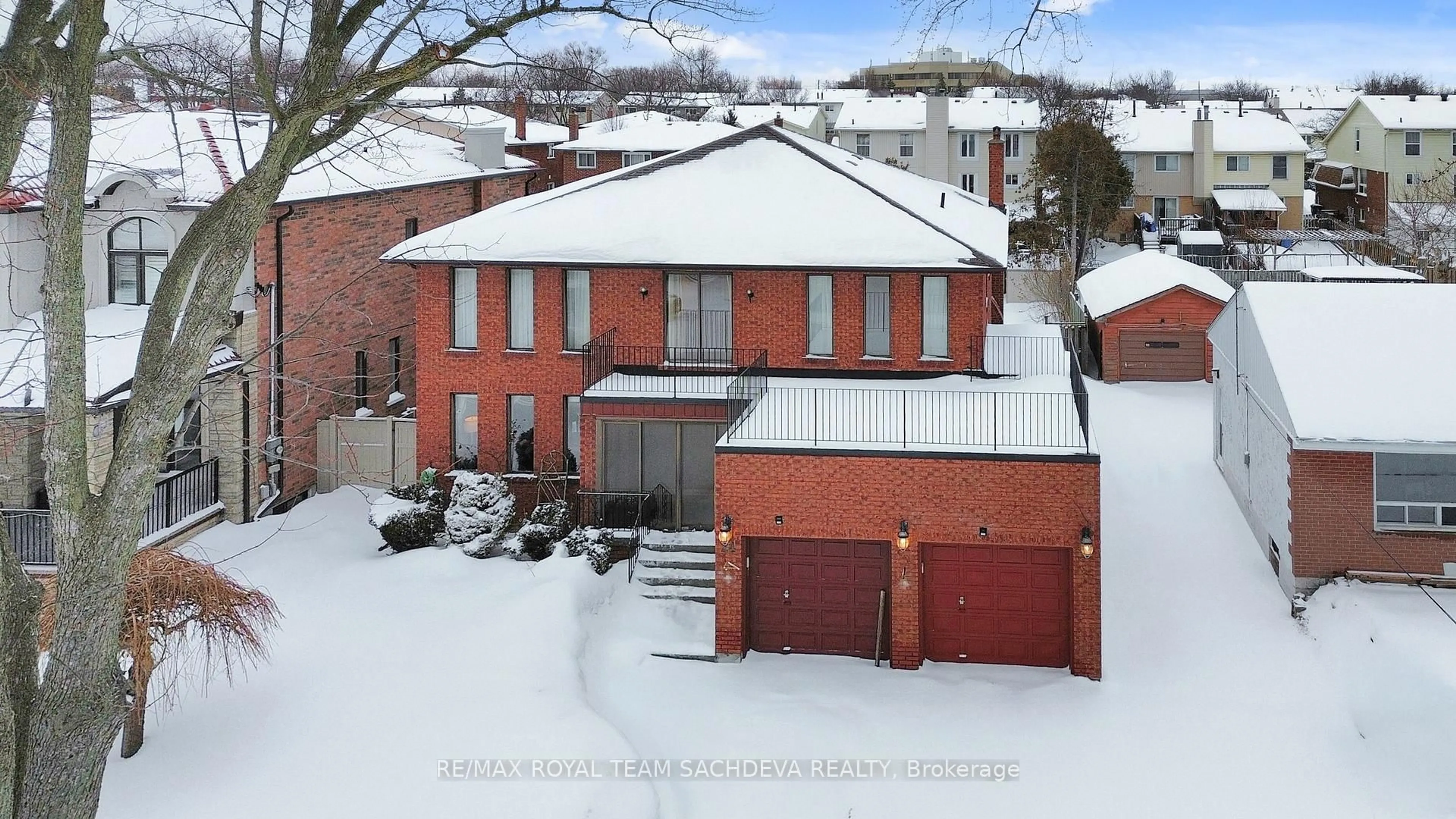 A pic from outside/outdoor area/front of a property/back of a property/a pic from drone, street for 24 Bellbrook Rd, Toronto Ontario M1S 1J9