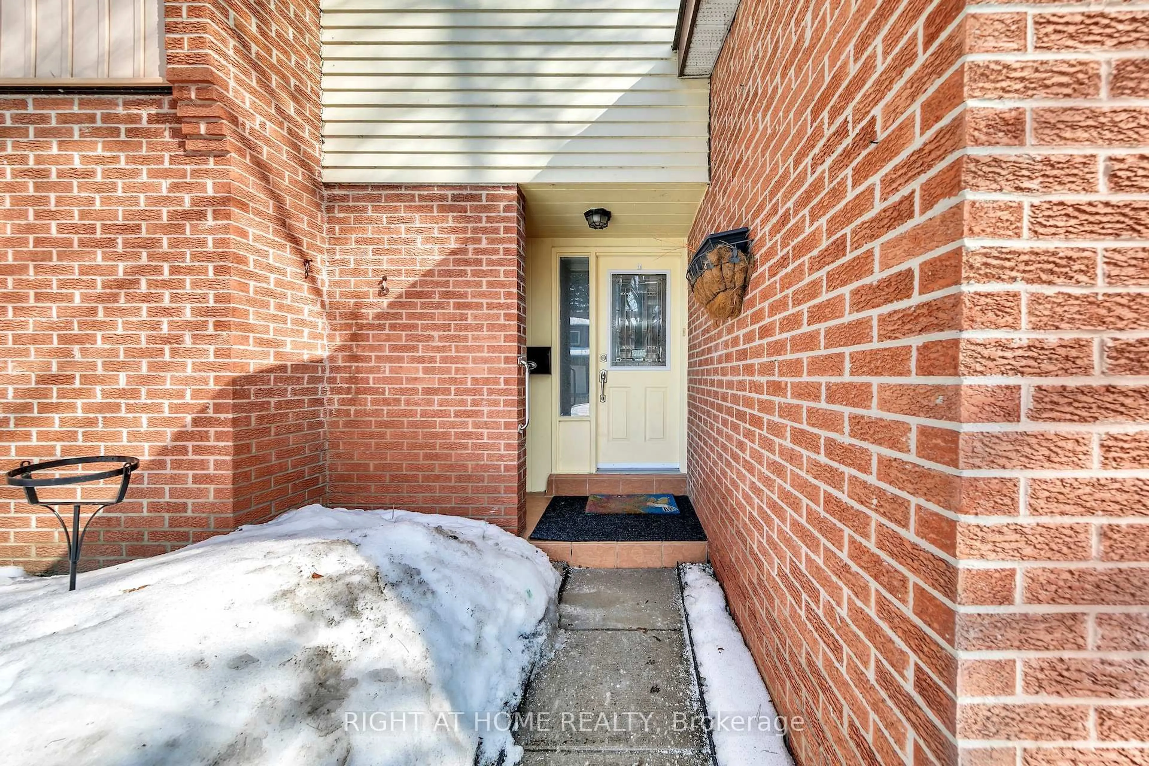 Indoor entryway for 4662 Kingston Rd #158, Toronto Ontario M1E 4Y7