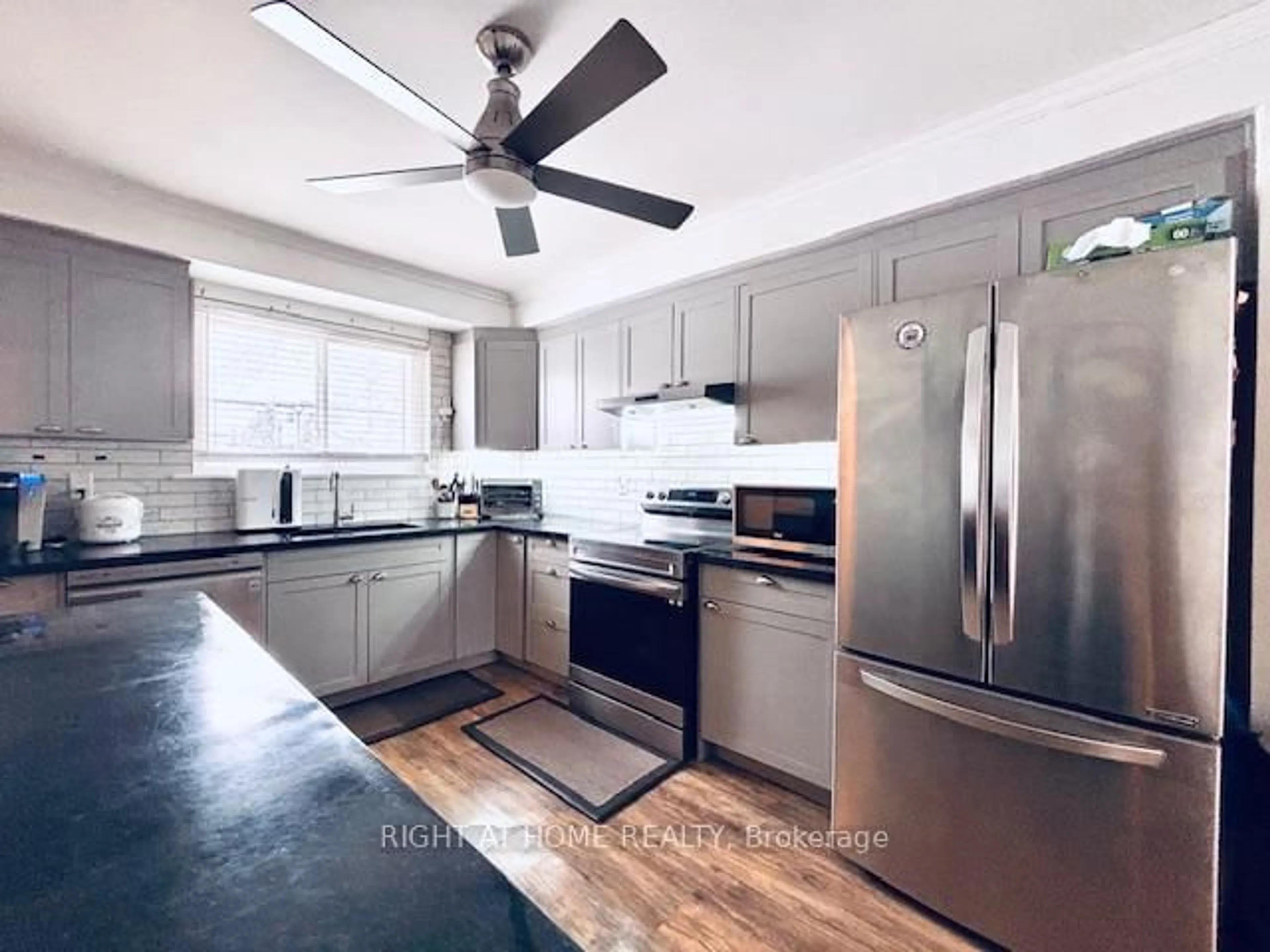 Unknown for 925 Bayly St #7, Pickering Ontario L1W 1L4