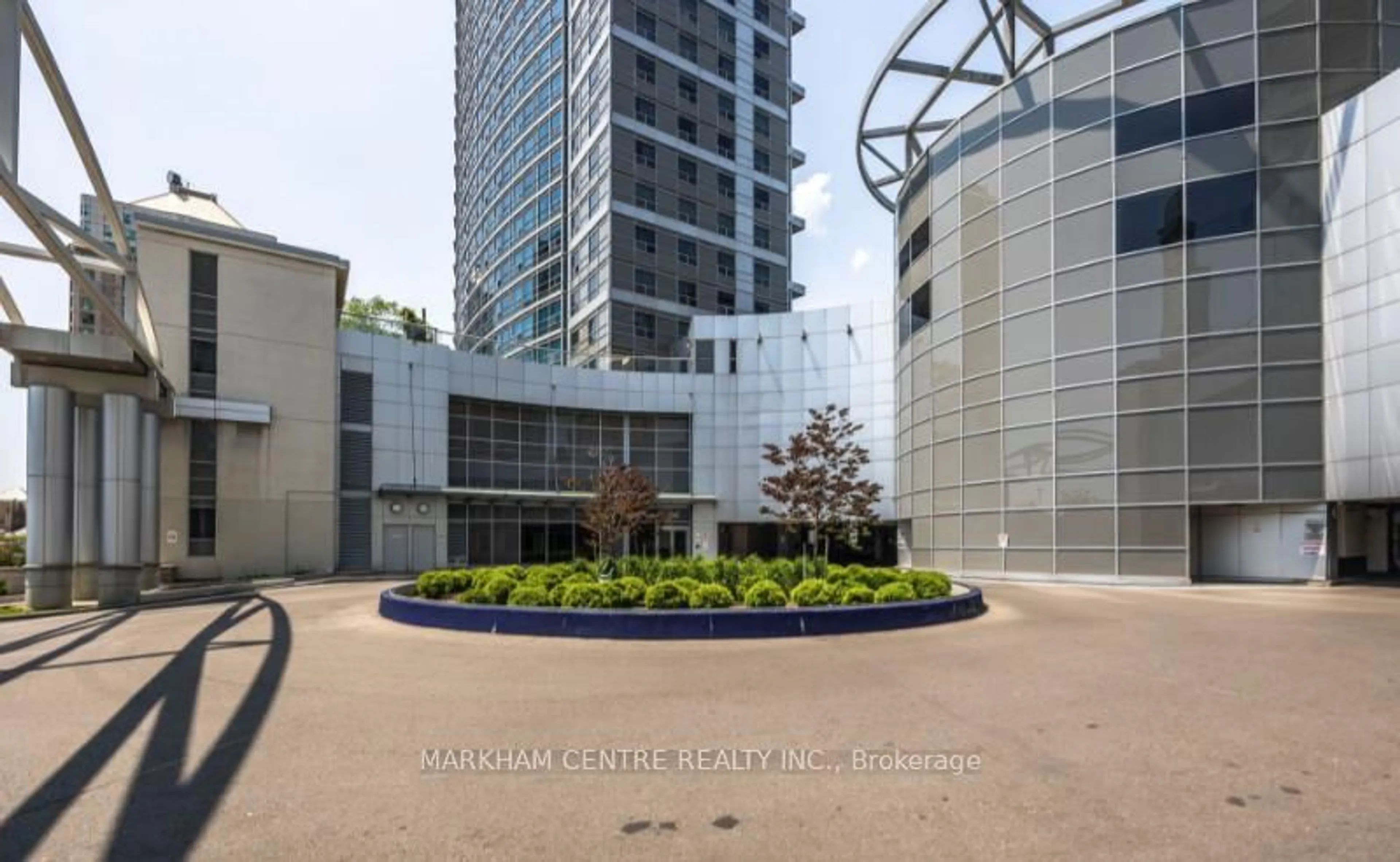 Indoor foyer for 36 Lee Centre Dr #2707, Toronto Ontario M1H 3K2