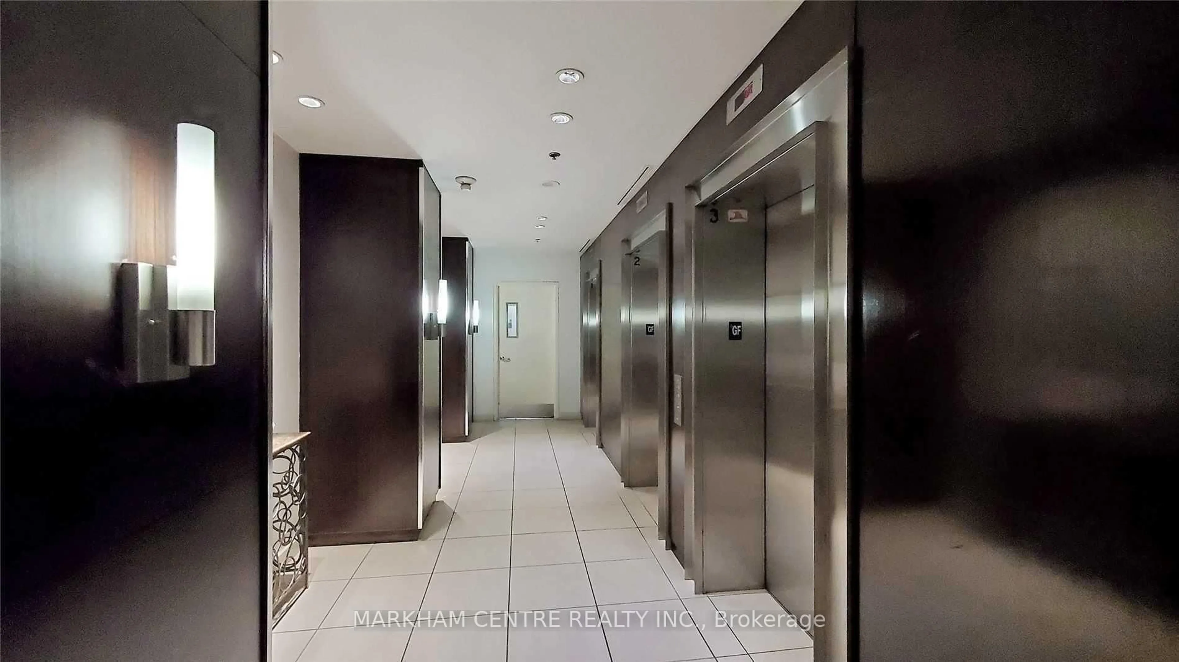Indoor foyer for 36 Lee Centre Dr #2707, Toronto Ontario M1H 3K2