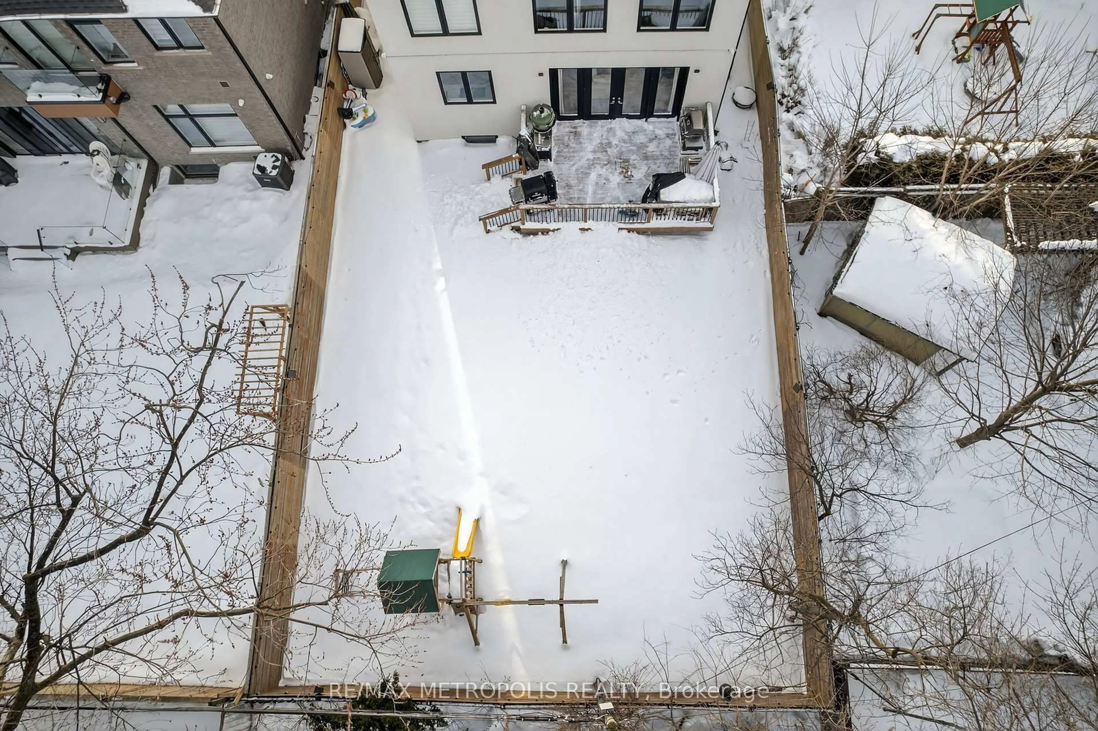 A pic from outside/outdoor area/front of a property/back of a property/a pic from drone, city buildings view from balcony for 69 Mystic Ave, Toronto Ontario M1L 4H1