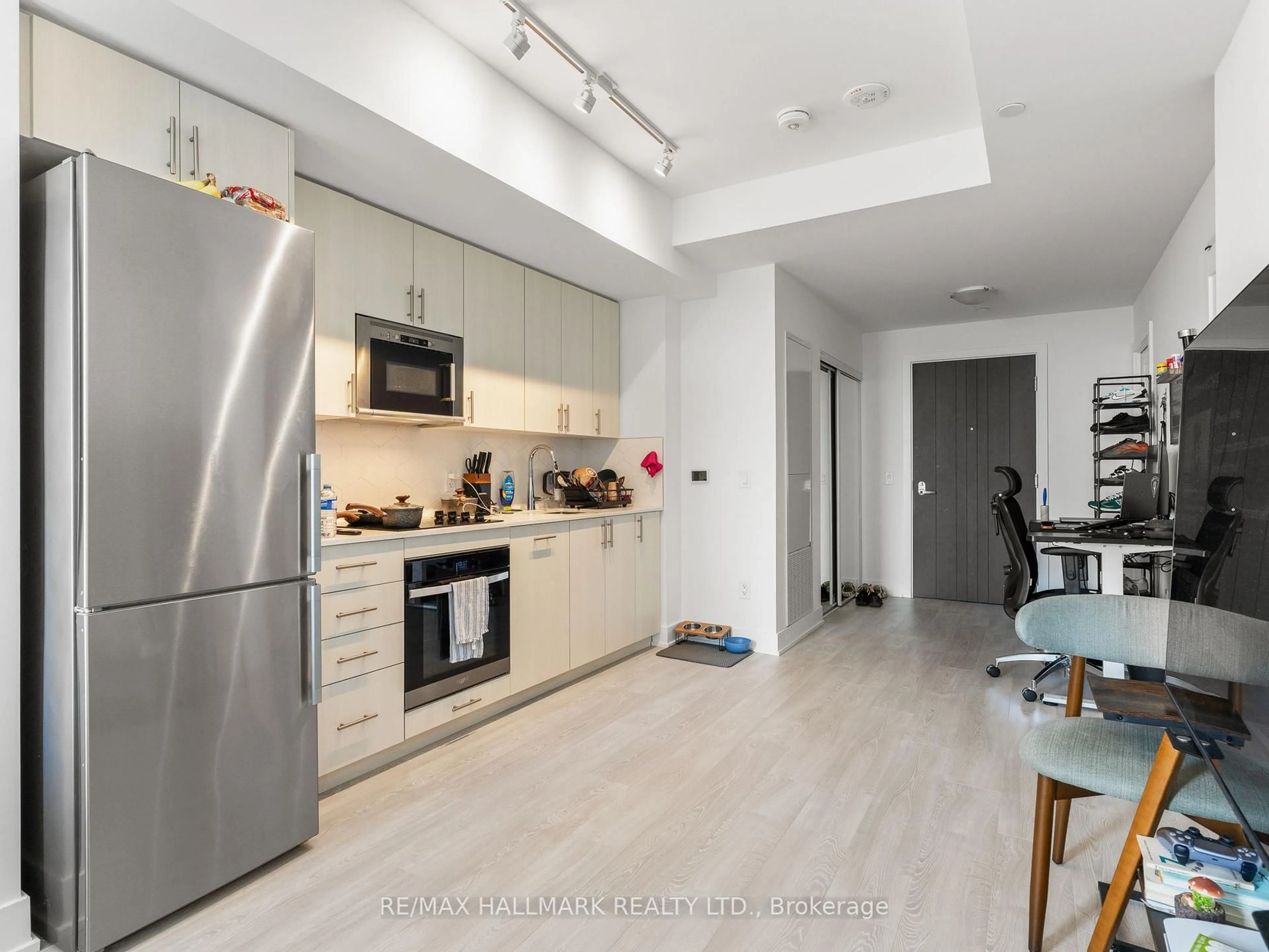 Open concept kitchen, unknown for 2545 Simcoe St #PH20, Oshawa Ontario L1H 7K4