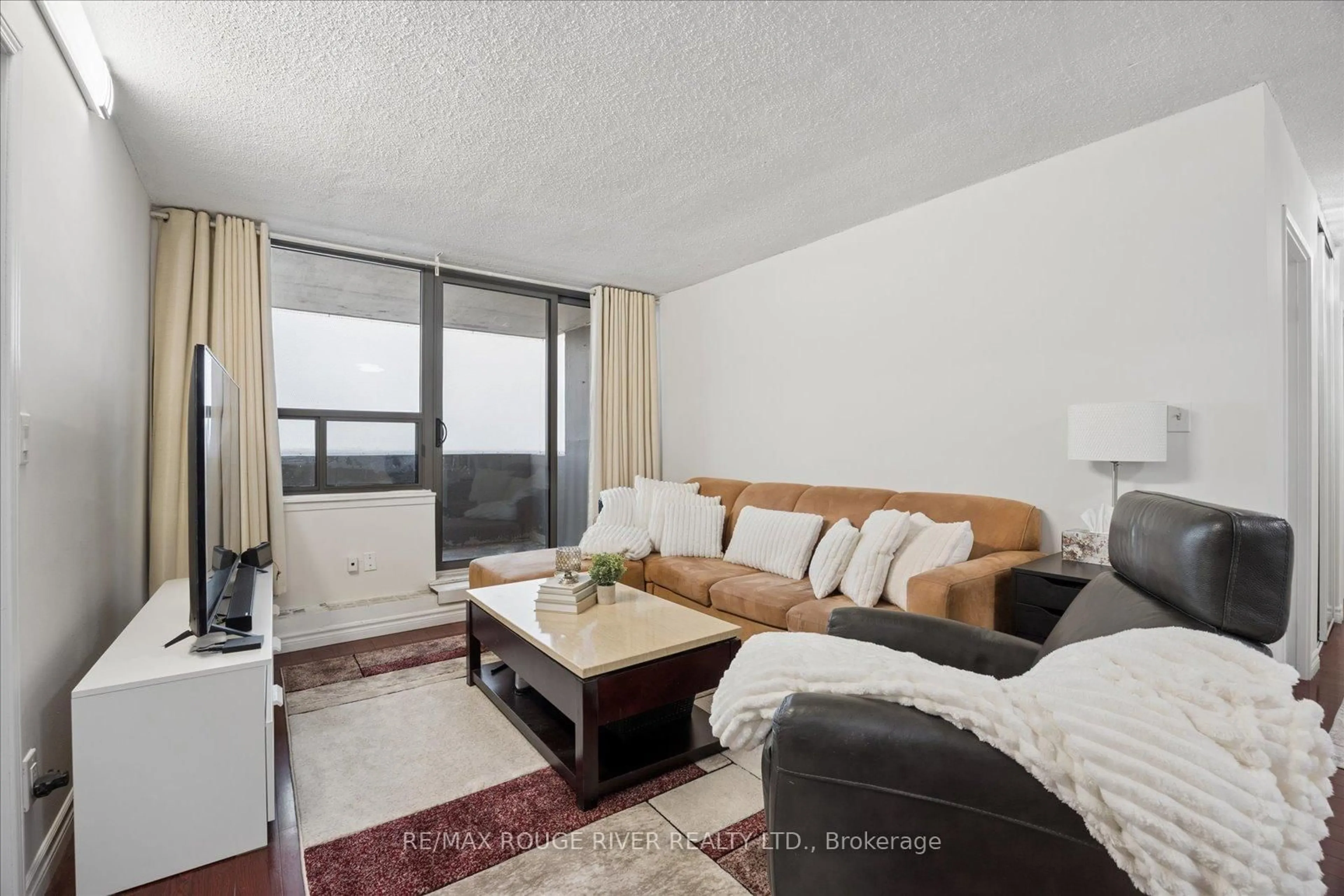 Living room with furniture, unknown for 100 Wingarden Crt #1504, Toronto Ontario M1B 2P4