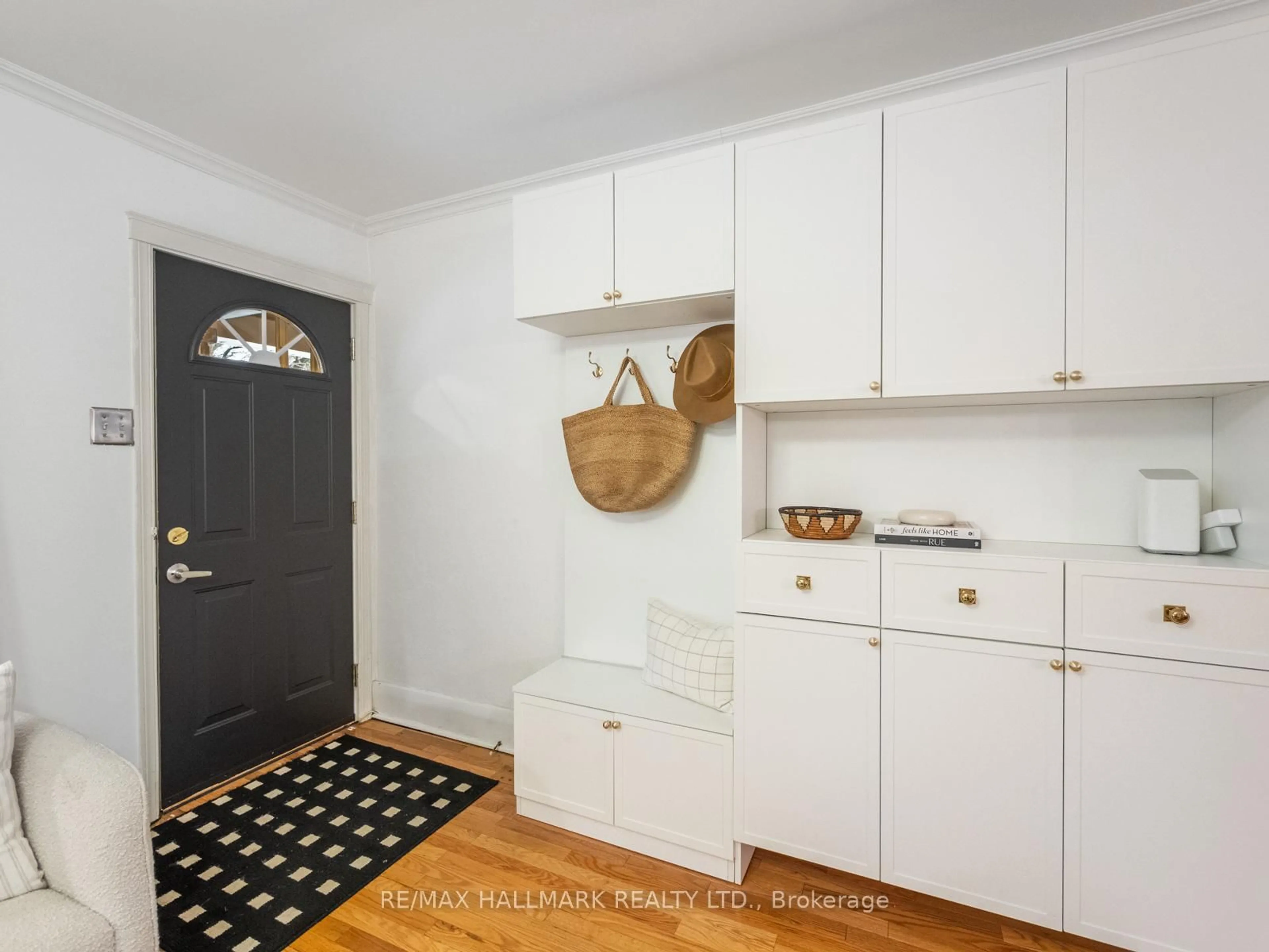 Indoor entryway for 189A Booth Ave, Toronto Ontario M4M 2M5