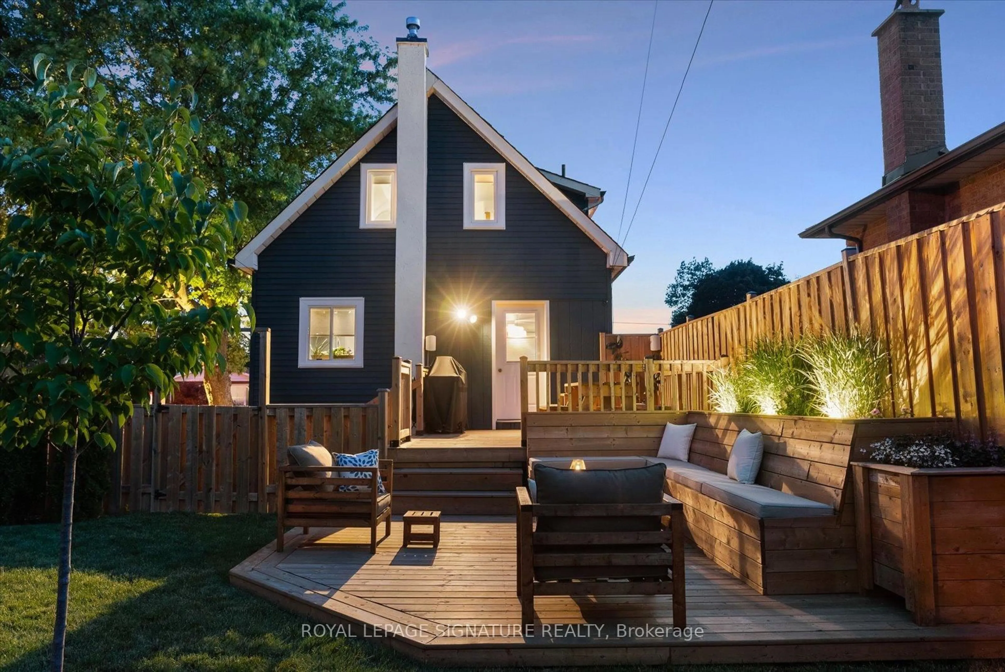 Patio, street for 405 Pharmacy Ave, Toronto Ontario M1L 3G5